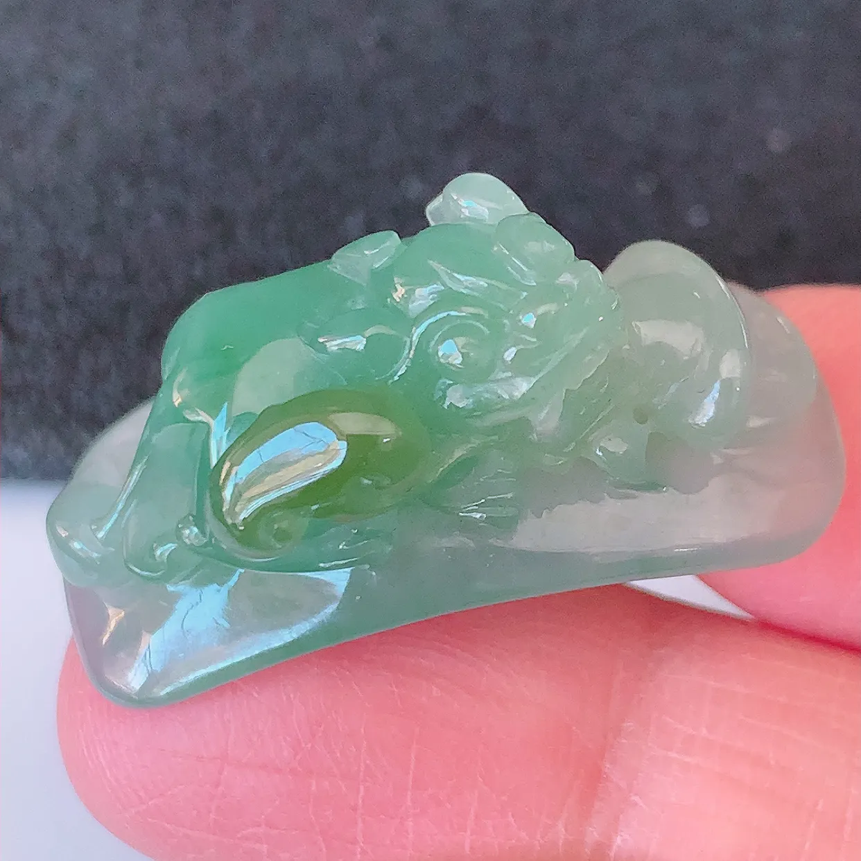 自然光实拍，冰种双彩貔貅翡翠手环，种老水足，冰清玉润   颜色漂亮  #81.20取一尺寸32.5*