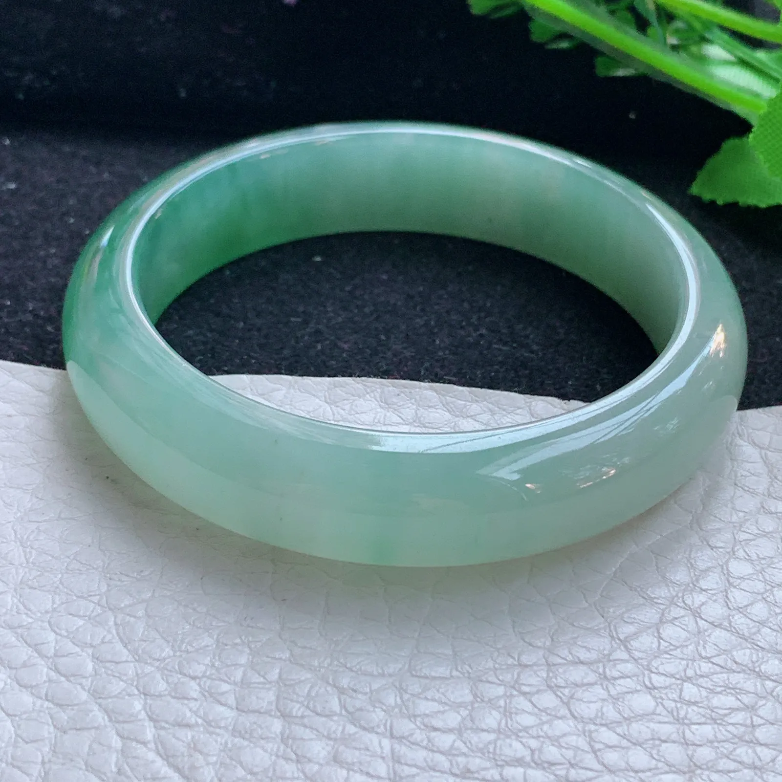 r自然光55*13*8.5平安镯 缅甸翡翠a货玉手镯冰绿宽边玉手环