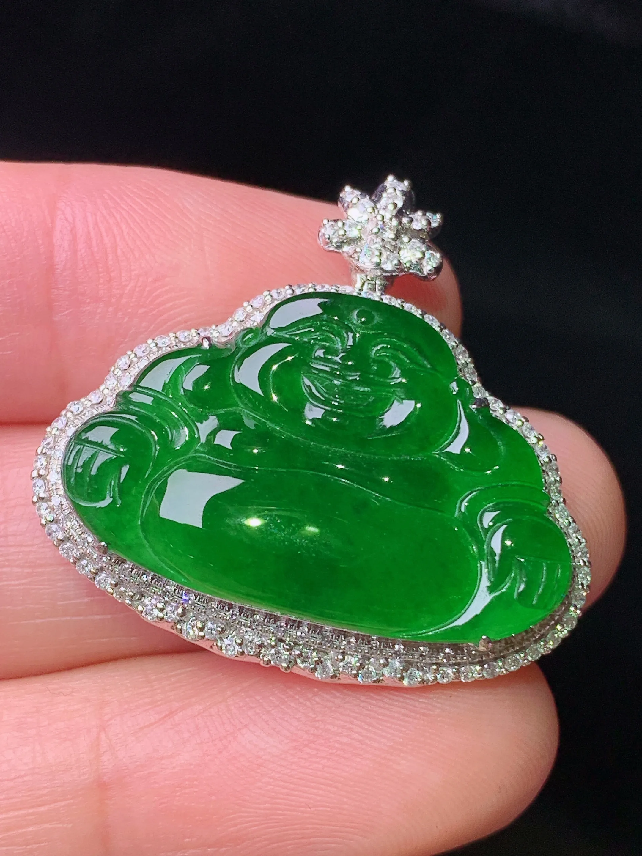 18k金钻镶嵌满绿佛公吊坠 玉质细腻 色泽清新艳丽 整体尺寸27*29.3*8.3