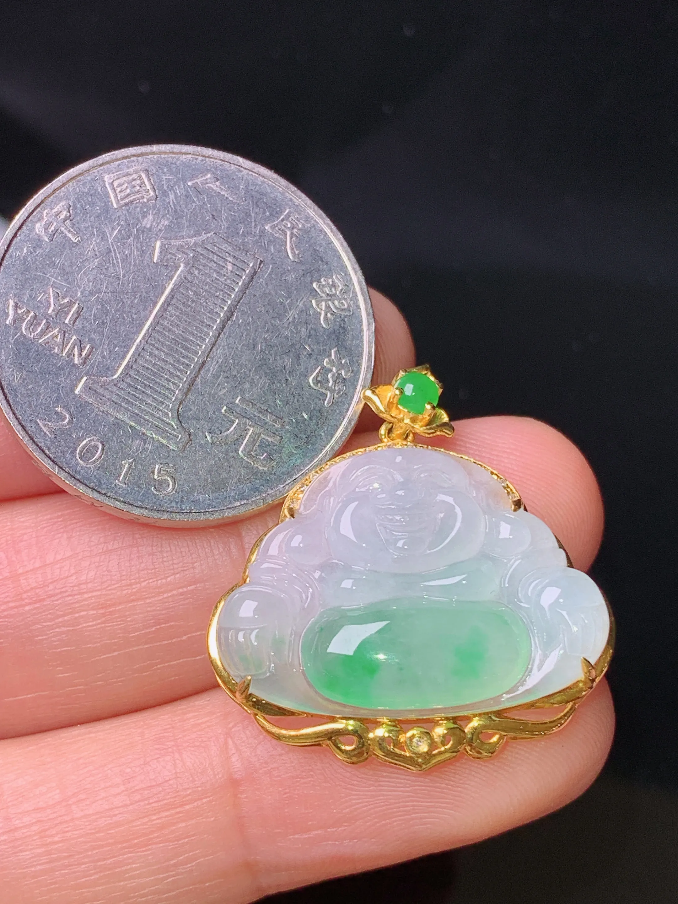 18k金钻镶嵌飘绿佛公吊坠 玉质细腻 色泽清新艳丽 整体尺寸26*24.5*6.3