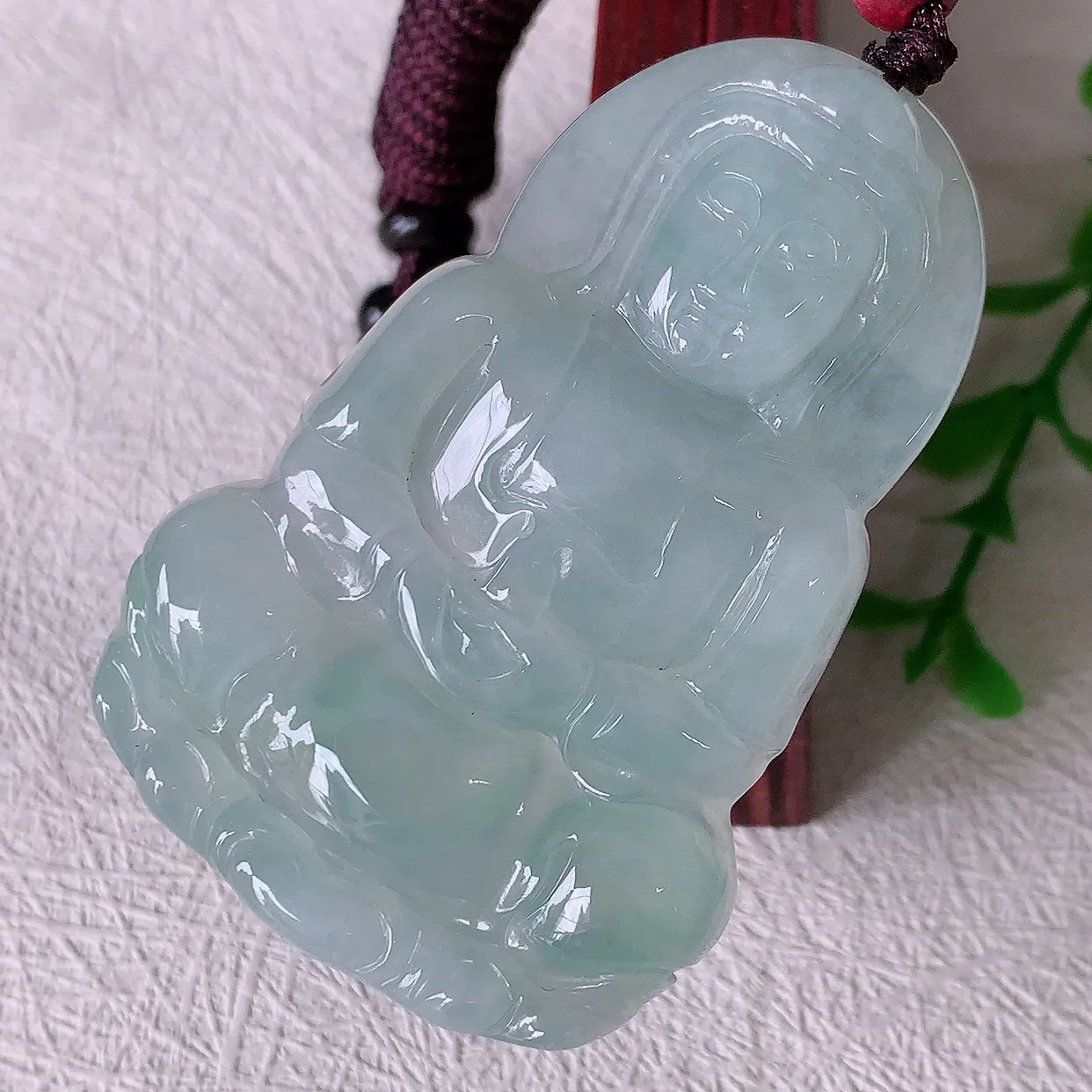 自然光实拍，冰种翡翠正装观音菩萨吊坠，净瓶观音，冰透亮泽，美观亮丽，观音面相端庄#46.22