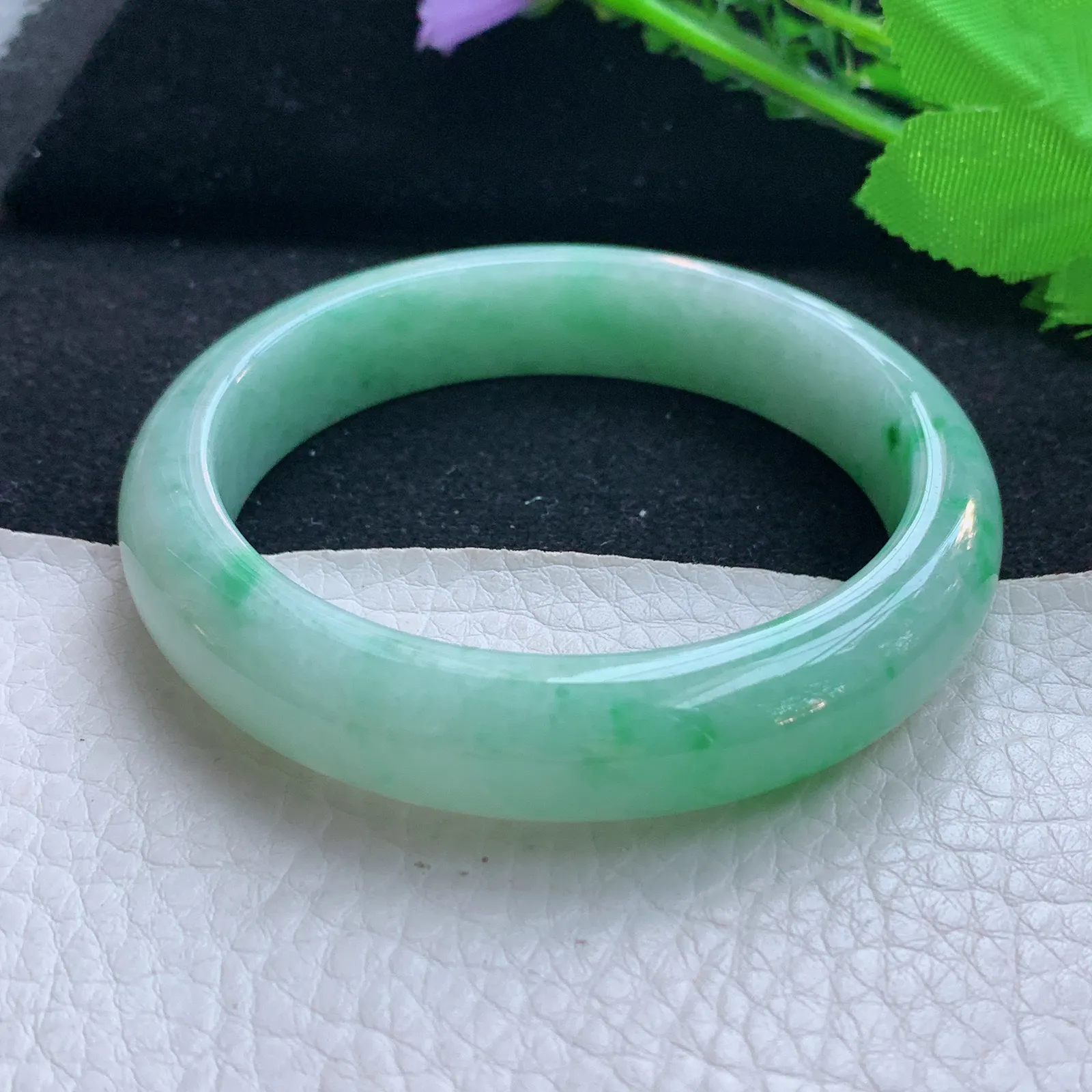 ll自然光55.5*12.3*8平安镯 天然缅甸翡翠a货飘阳绿宽边玉镯子 玉手环