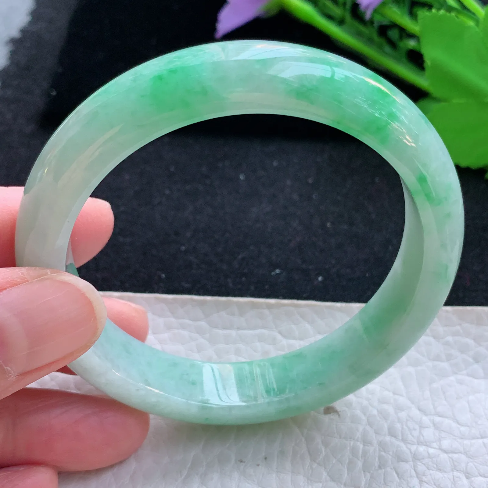 ll自然光55.5*12.3*8平安镯 天然缅甸翡翠a货飘阳绿宽边玉镯子 玉手环