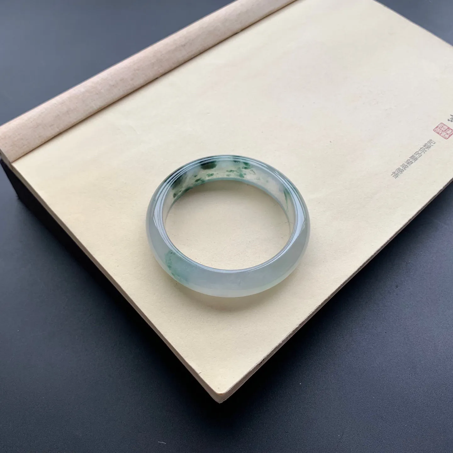 58.5圈口冰种飘花正圈手镯 尺寸：58.5-15-8.3，无纹裂，水润透亮，胶感十足