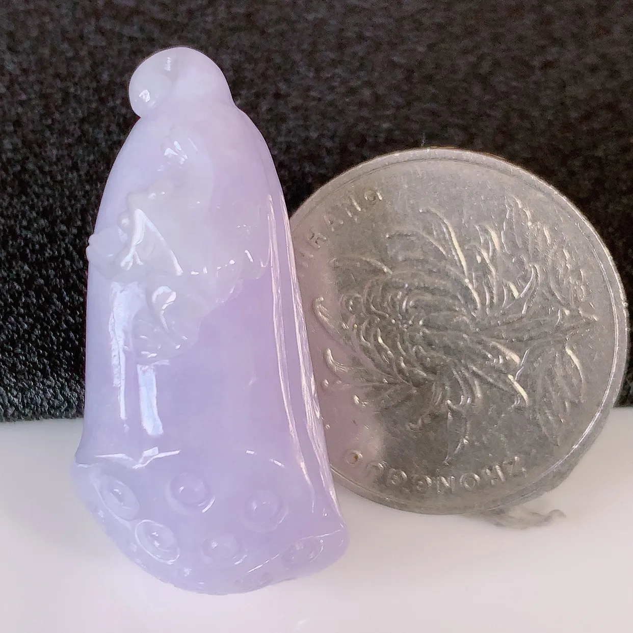 自然光实拍，冰润紫罗兰翡翠招财莲蓬吊坠，水润精细，寓意路路都通， 有着促进事业有运！#05.20