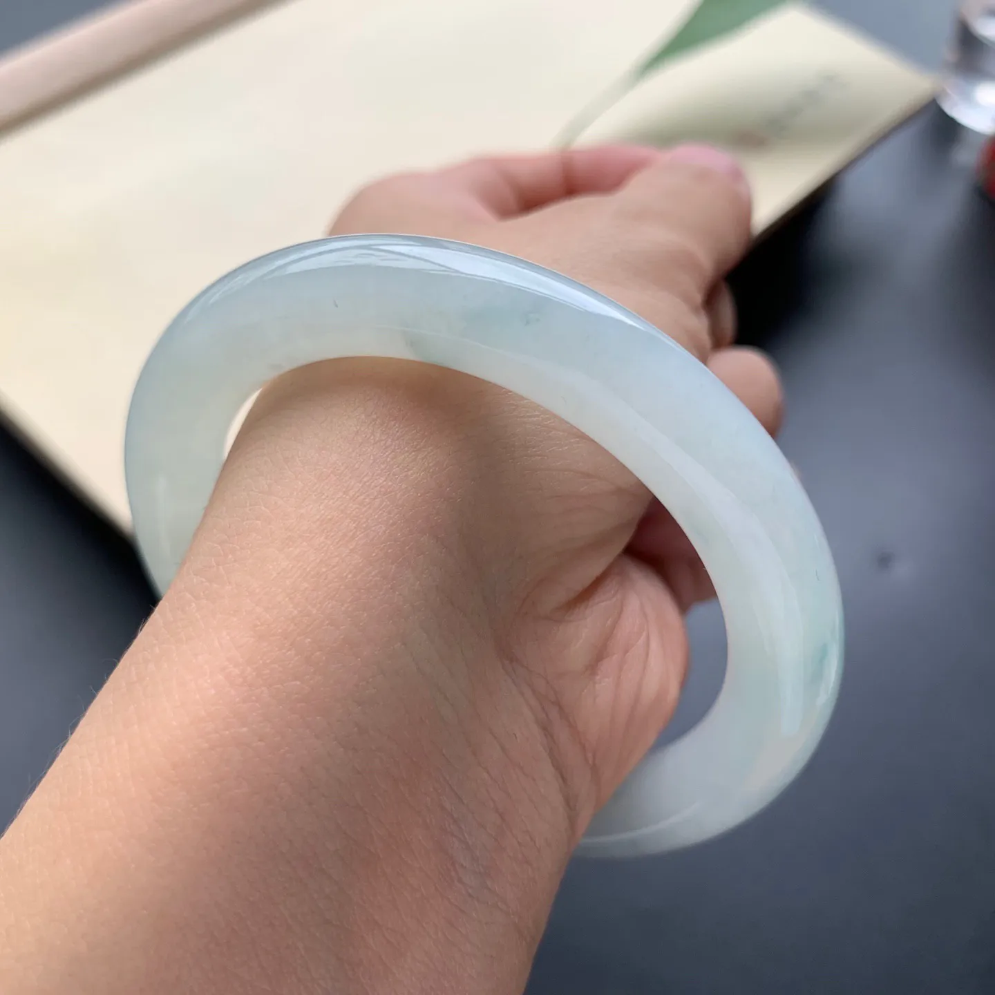 53.6圈口冰飘花圆条手镯 尺寸：53.6-9.8，水润起胶，条形饱满