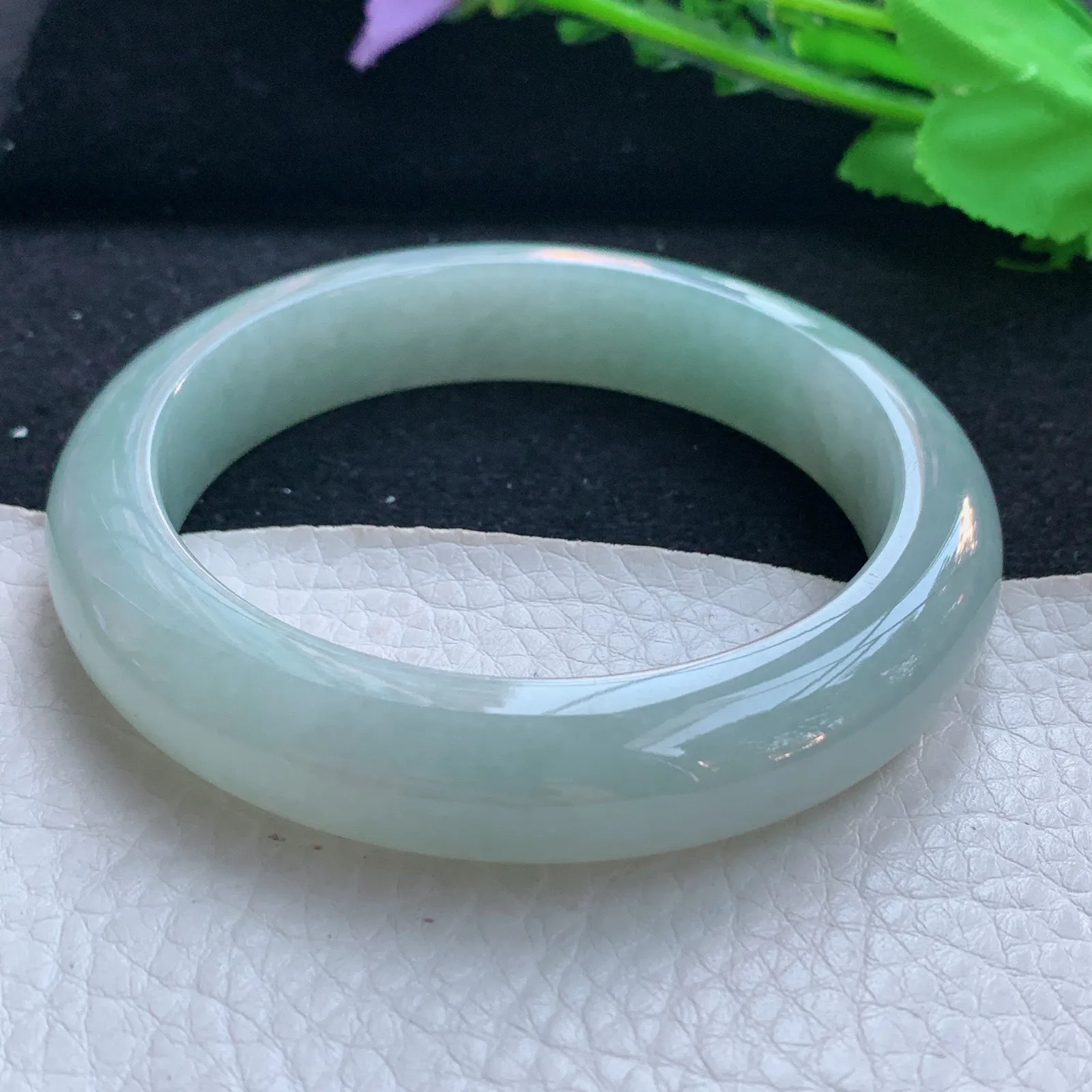 js自然光57*12.5*9.2平安镯 天然缅甸翡翠a货浅绿宽边玉镯子 玉手环