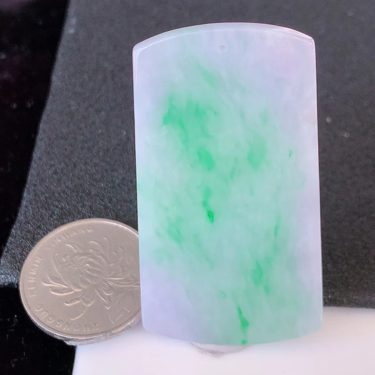 自然光实拍，冰润春带彩翡翠平安无事牌吊坠，平平安安，无事牌翠色灵动， 佩戴平安时尚！#57.20