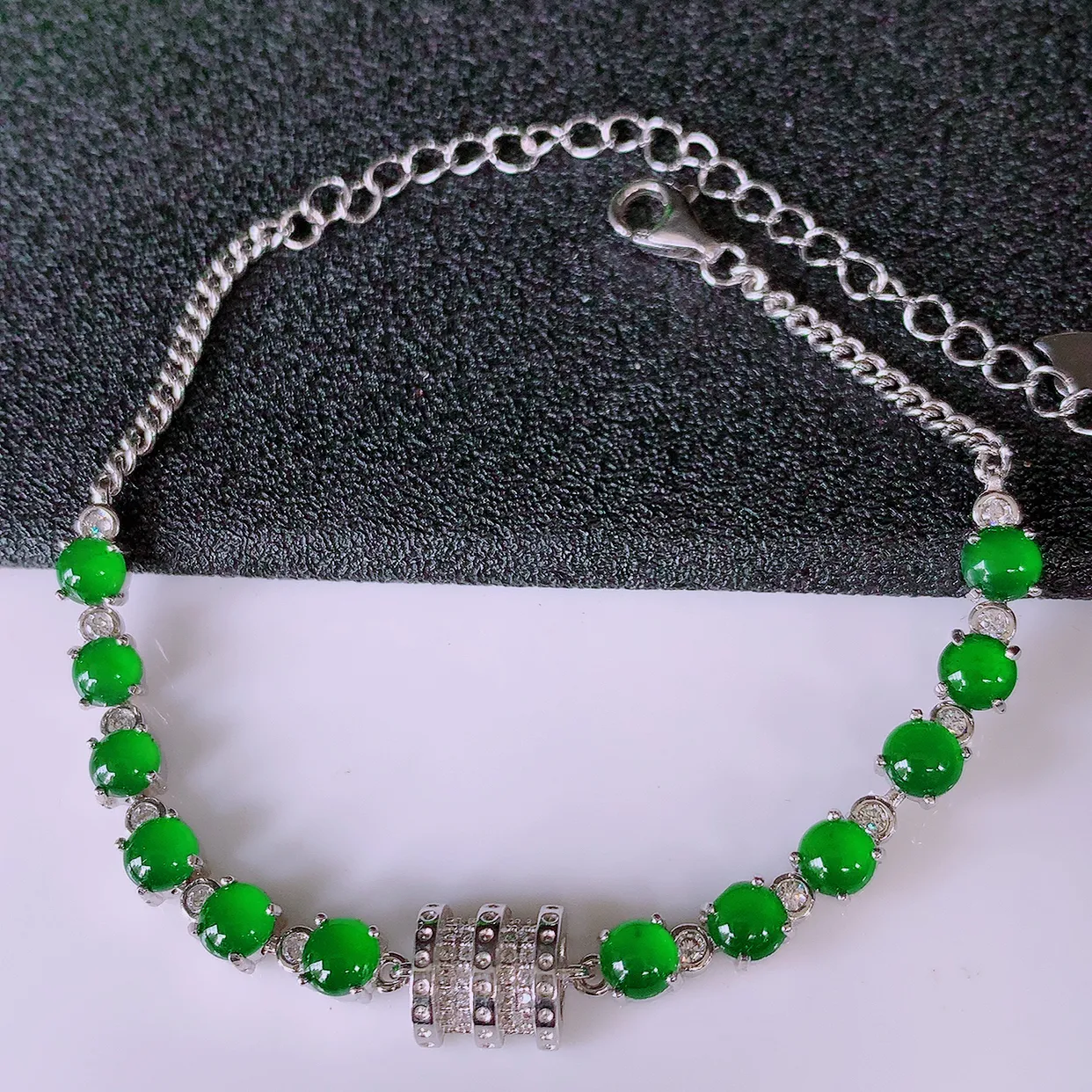 冰透满绿翡翠925银镶嵌手链，自然光实拍，翠色灵动，颜色漂亮，种老水足，品相佳，佩戴佳品！#97.2