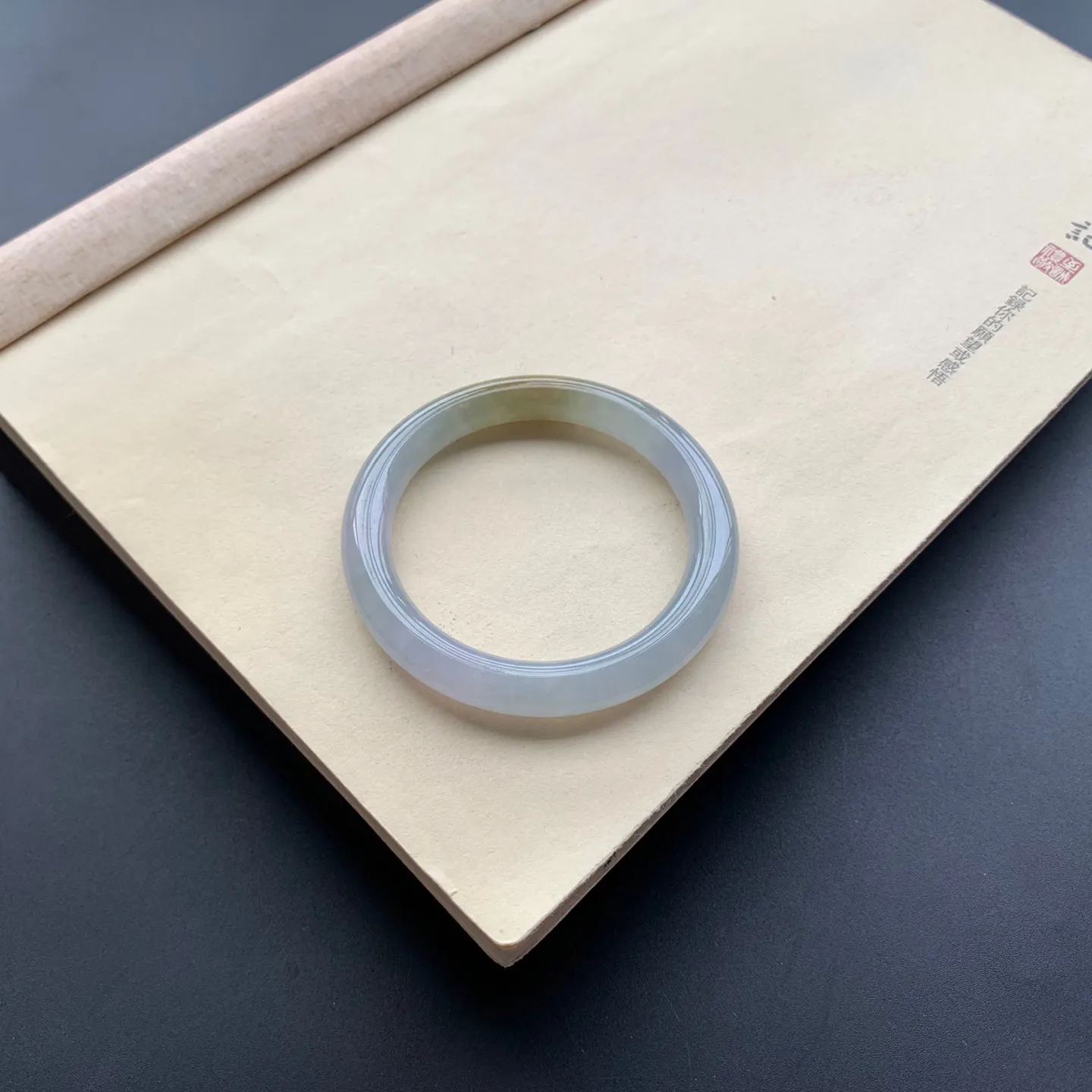 53.6圈口冰飘黄翡圆条手镯 尺寸：53.6-8.8，水润起胶，条形饱满