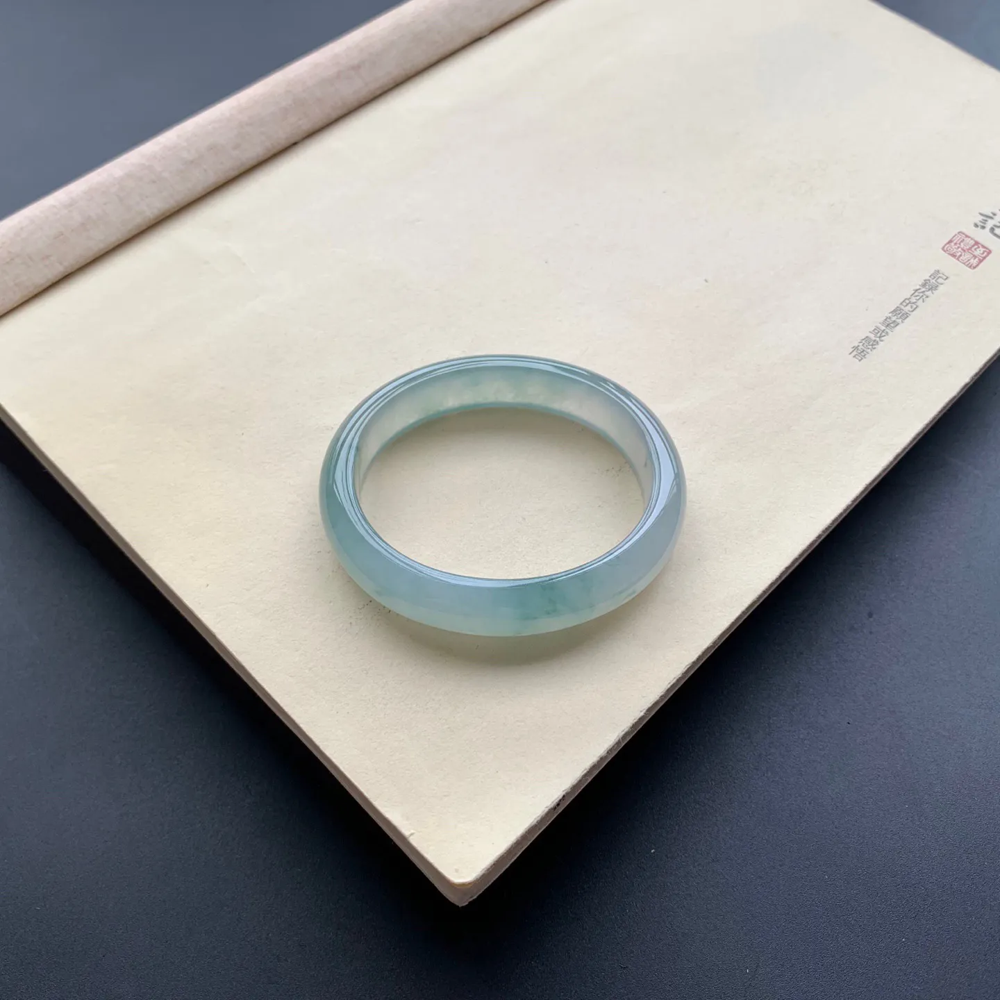 55圈口冰种飘花贵妃手镯 尺寸：55-48-12.6-7，无纹裂，冰透水润，胶感十足