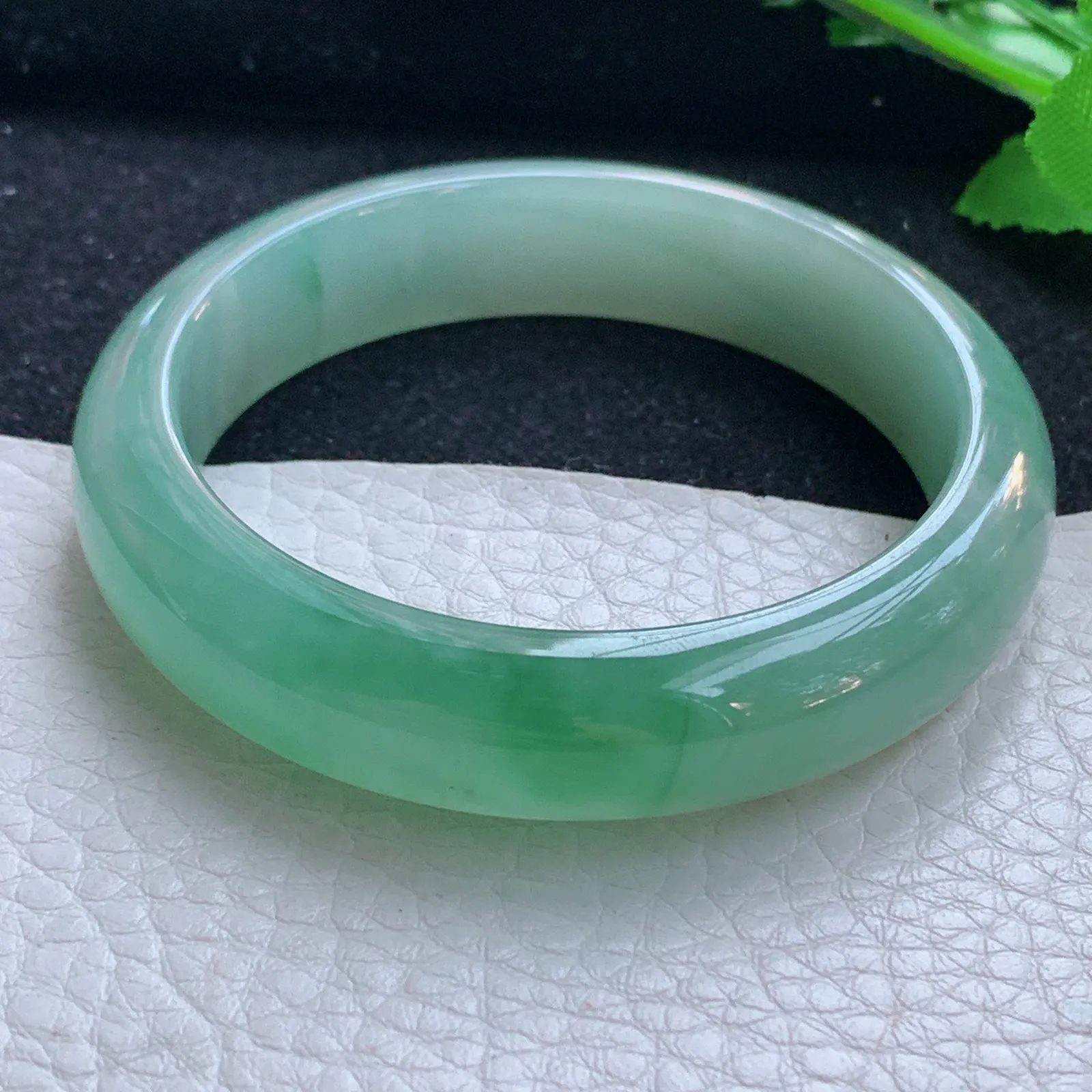 r自然光55*13*8.5平安镯 缅甸翡翠a货玉手镯冰绿宽边玉手环