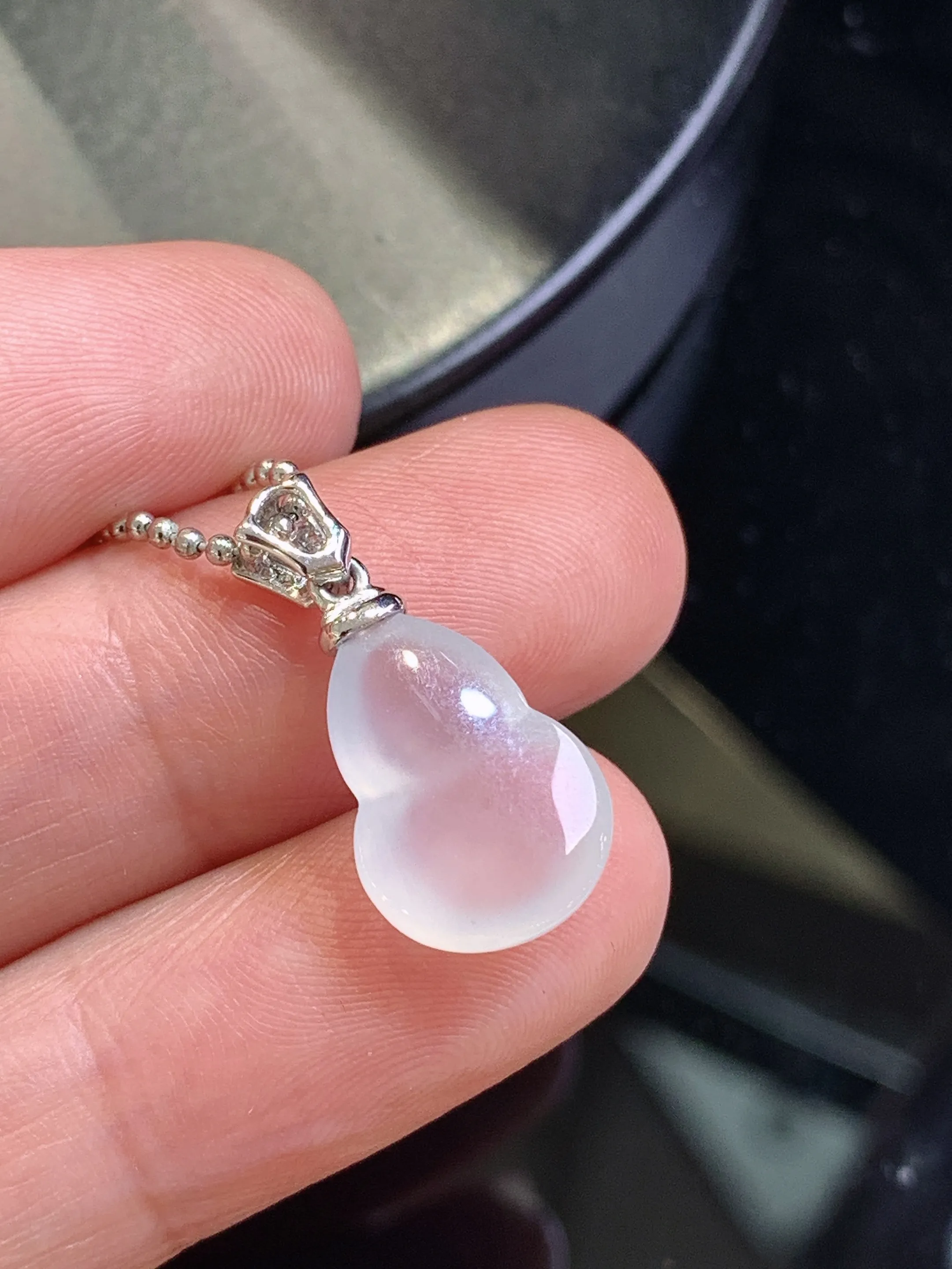 18k金钻镶嵌冰种葫芦吊坠 玉质细腻 色泽清新艳丽 整体尺寸19.8*9.8*4.5