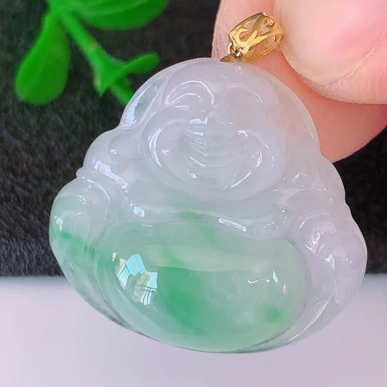 18K金镶嵌冰飘绿翡翠佛公吊坠，玉笑佛，饱满，开脸喜庆配戴优雅迷人！#49.20整27.5裸裸25*