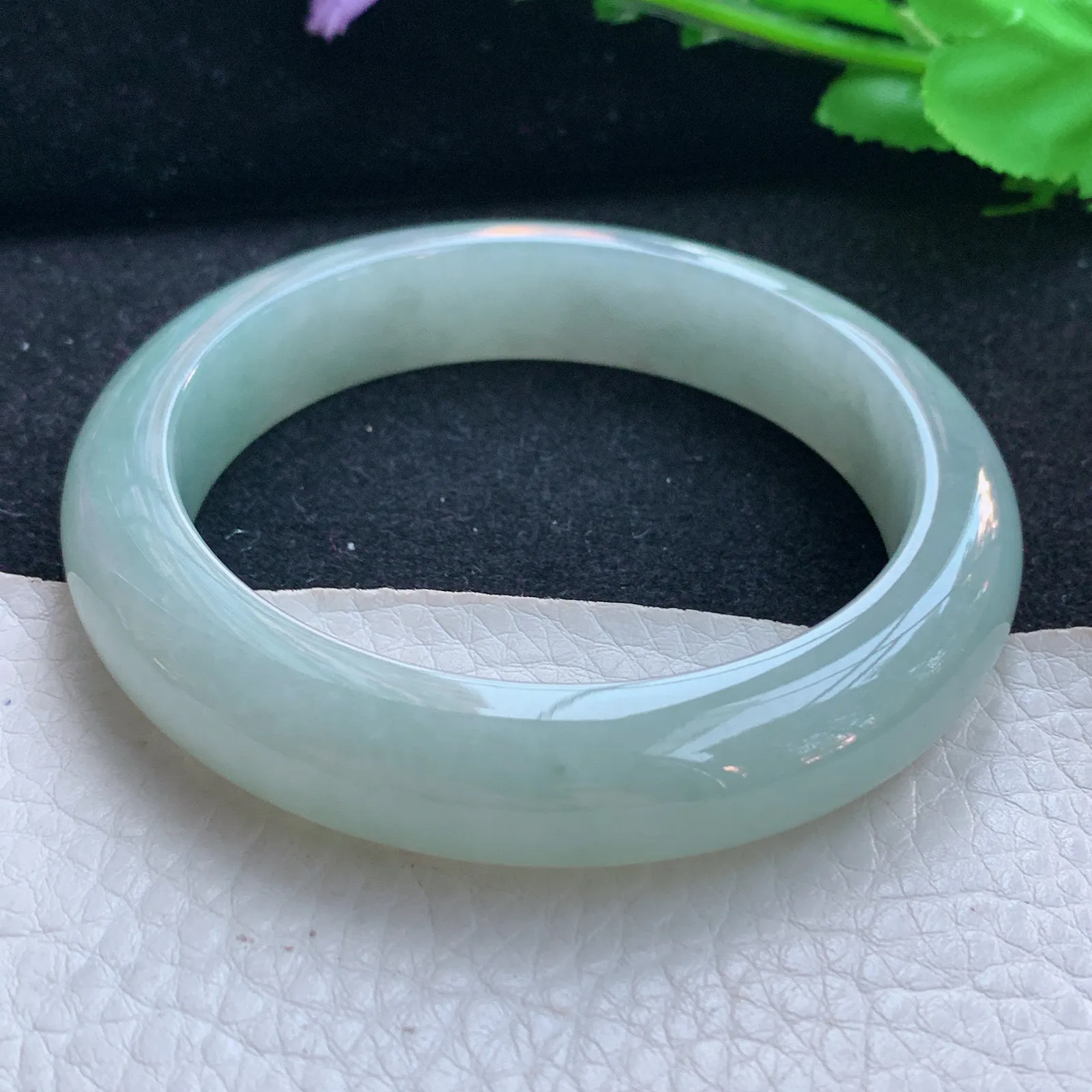 js自然光57*12.5*9.2平安镯 天然缅甸翡翠a货浅绿宽边玉镯子 玉手环