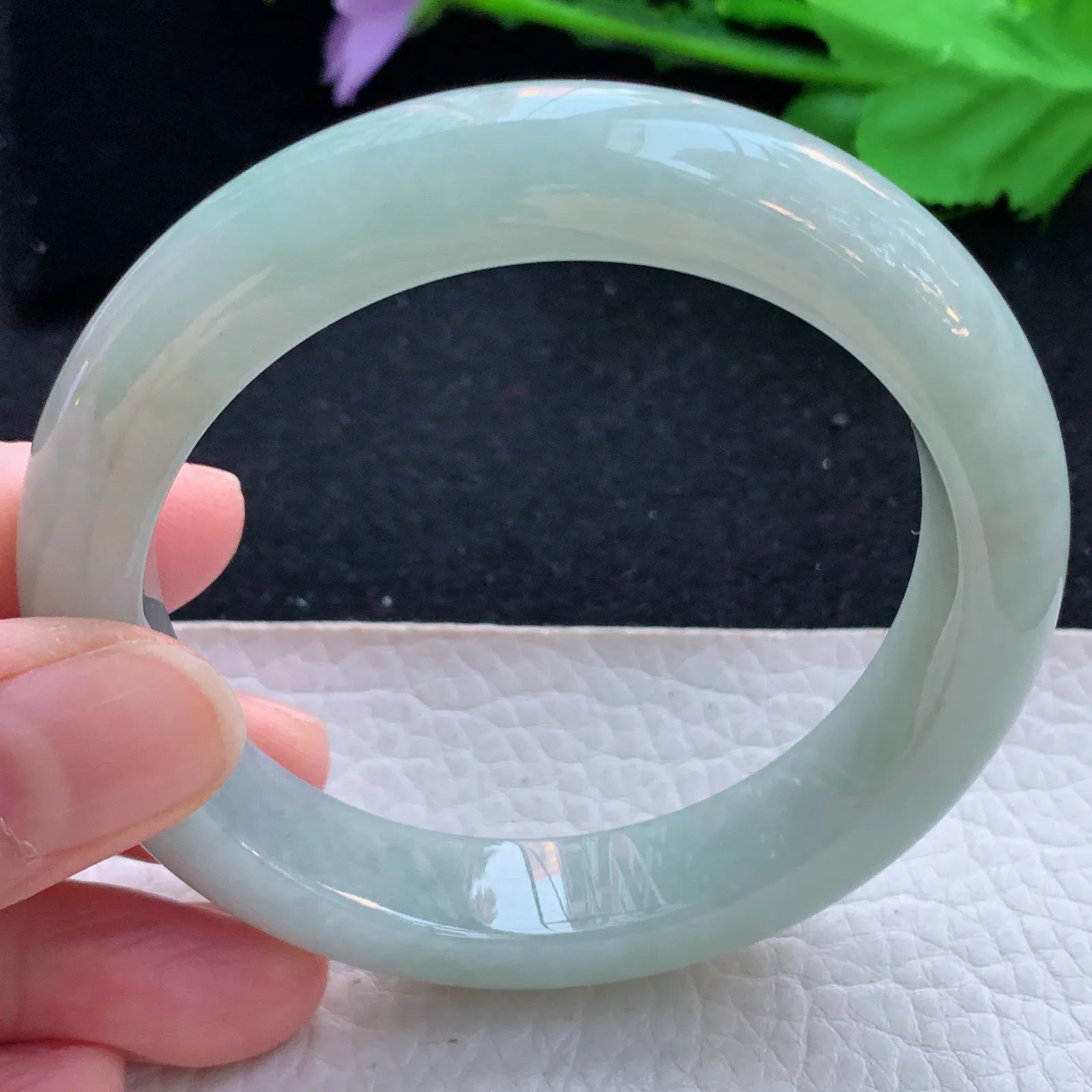 js自然光57*12.5*9.2平安镯 天然缅甸翡翠a货浅绿宽边玉镯子 玉手环