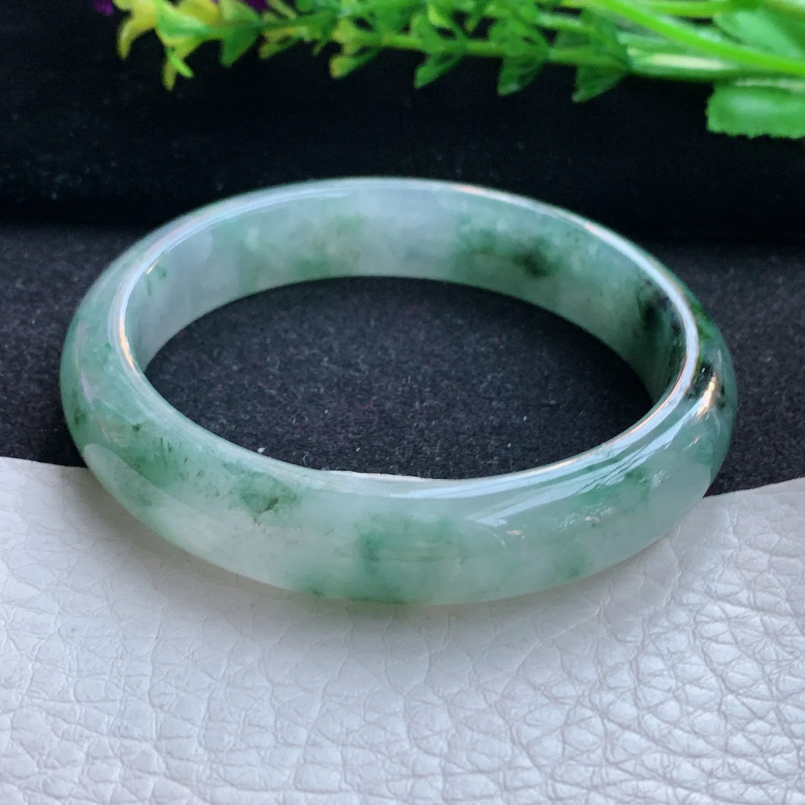 n自然光54.5*11.6*7平安镯 缅甸翡翠a货玉手镯冰飘花宽边玉手环 美人镯