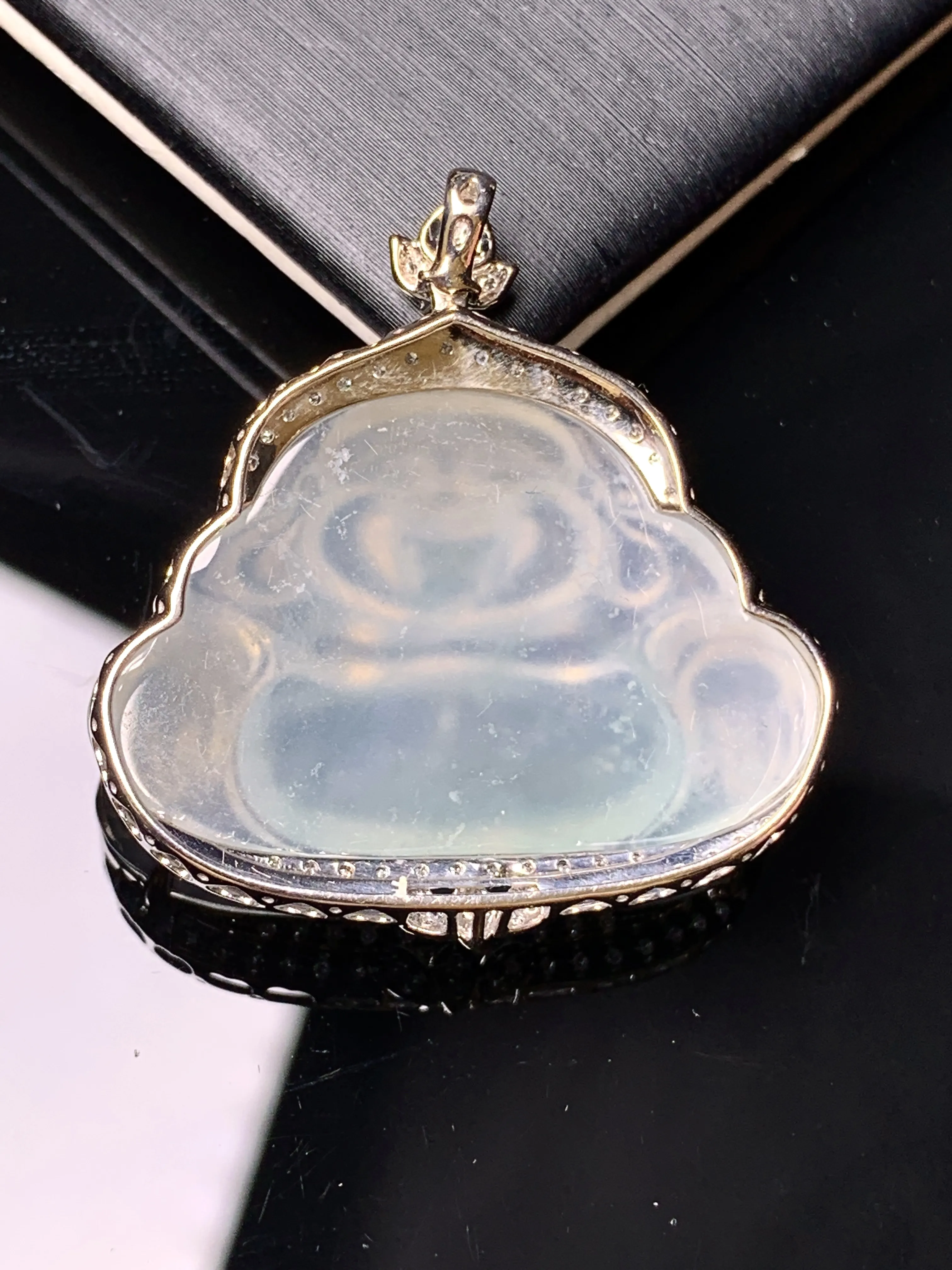 18k金钻镶嵌冰种佛公吊坠 玉质细腻 色泽艳丽清新 整体尺寸33*31*8.2