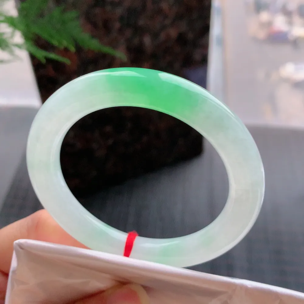 圆条高冰阳绿 微细纹 尺寸:55.1/9.6 种色俱佳