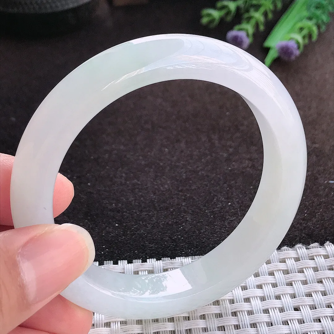 天然a货翡翠55.5/12.2/8.8老坑秀气冰胶月光白手镯宽边玉手镯