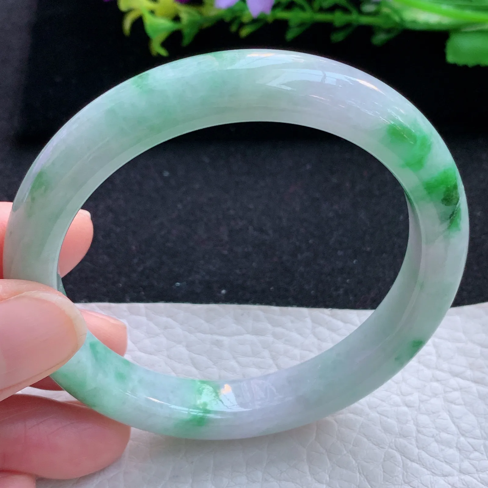 n自然光56*10.8*8.2平安镯 缅甸翡翠a货玉手镯飘绿宽边玉手环 美人镯