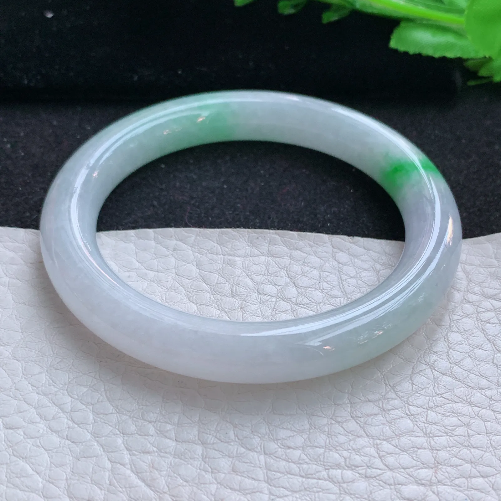 faa自然光55.5*9.8*9.5叮当镯 缅甸翡翠a货玉手镯飘绿圆条玉手环 美人镯