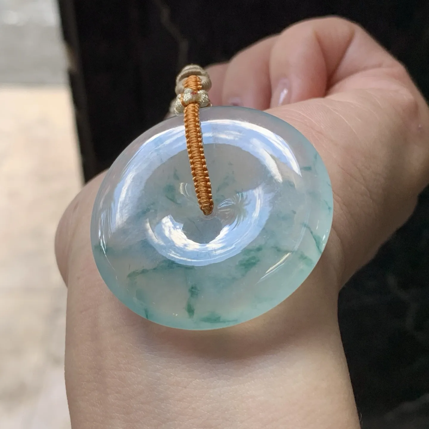 冰种飘花平安扣
平安顺遂