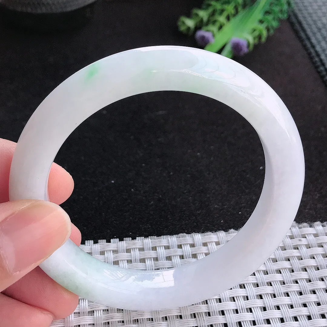 天然a货翡翠58/10.7/9.2老坑温润白底青飘绿手镯宽边玉手镯