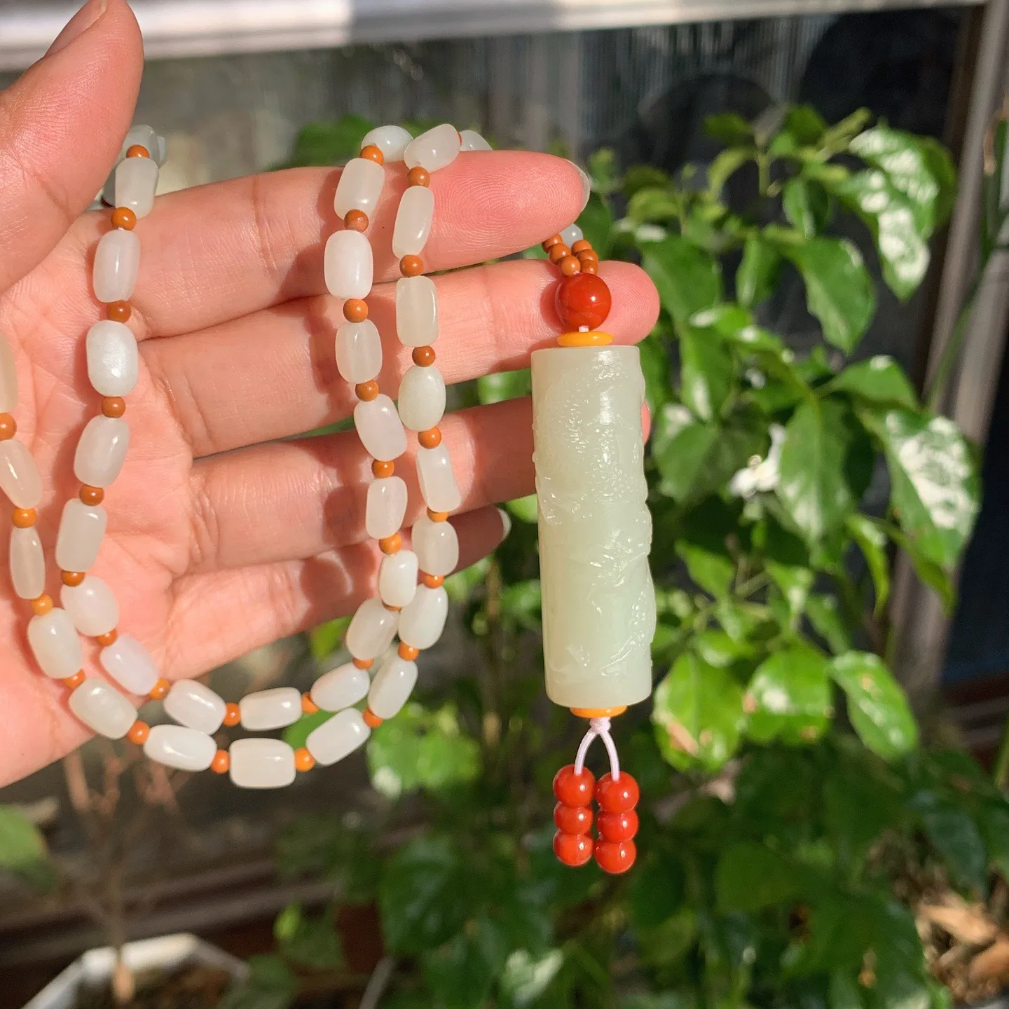 和田玉白玉龙佑一方龙柱挂件。尺寸51/16重59克。玉质细腻油润。手推出油。品相大气。lt25112