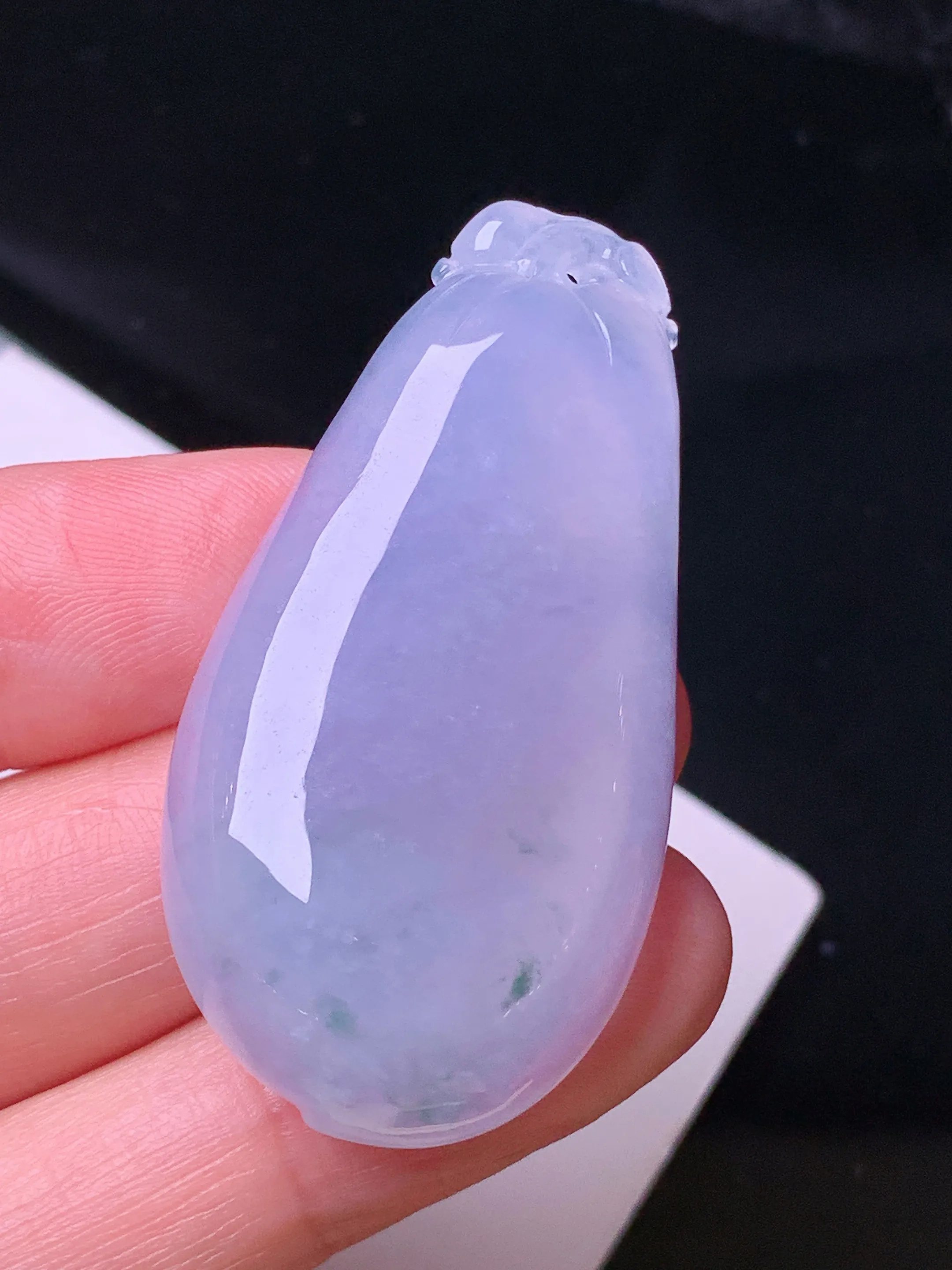 紫罗兰福瓜吊坠 玉质细腻 色泽清新艳丽 整体尺寸46.3*23.6*8.8