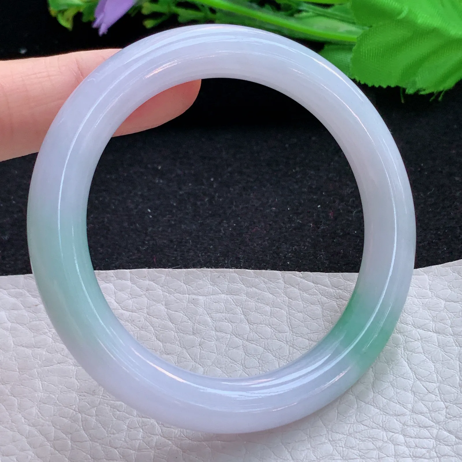 yh自然光54*9.5叮当镯 缅甸翡翠a货玉手镯清新飘绿圆条玉手环 美人镯