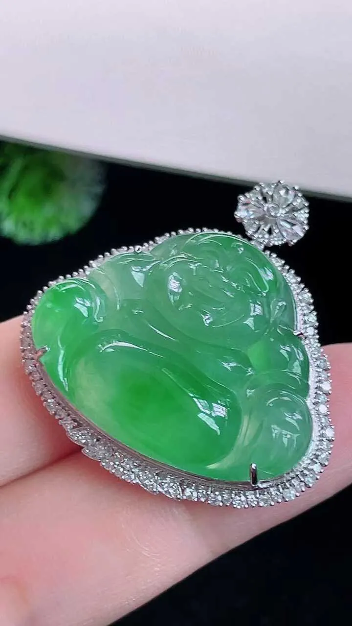 【翡翠名称】18k金镶冰阳绿佛公翡翠吊坠挂件
【翡翠尺寸】含金32.9/32/10.5mm
【翡翠描