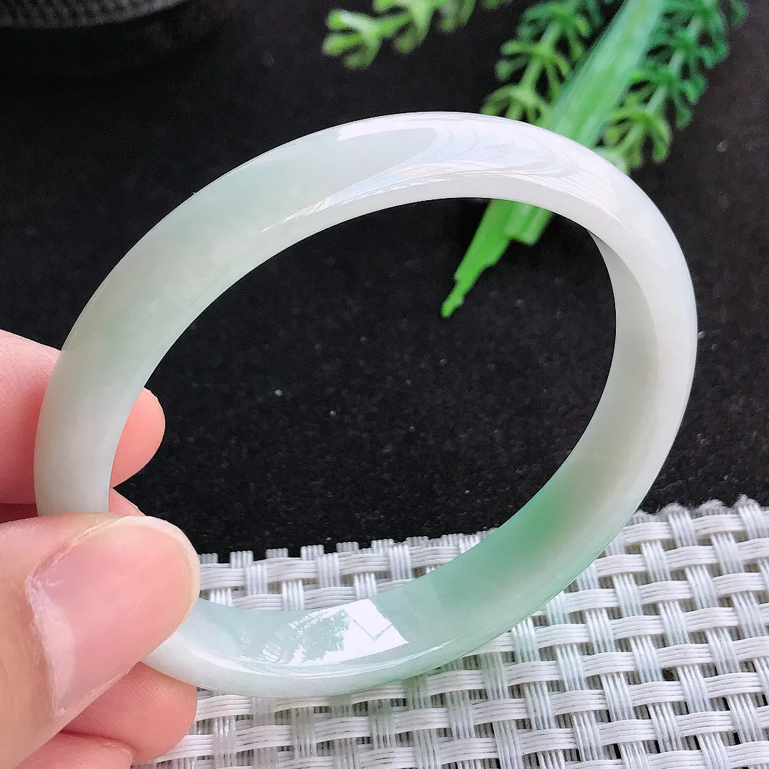 天然a货翡翠54.5/49/10.7/6.5老坑温润飘阳绿贵妃手镯玉手镯