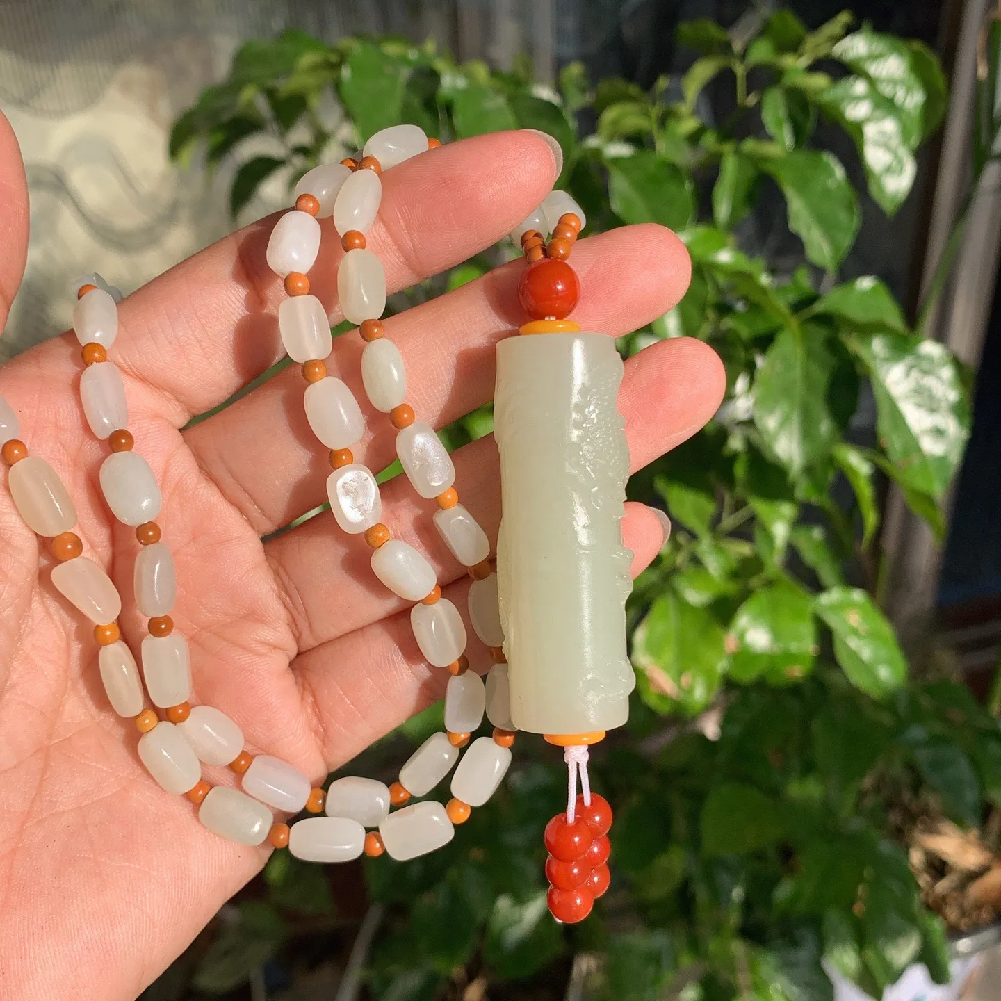 和田玉白玉龙佑一方龙柱挂件。尺寸51/16重59克。玉质细腻油润。手推出油。品相大气。lt251120