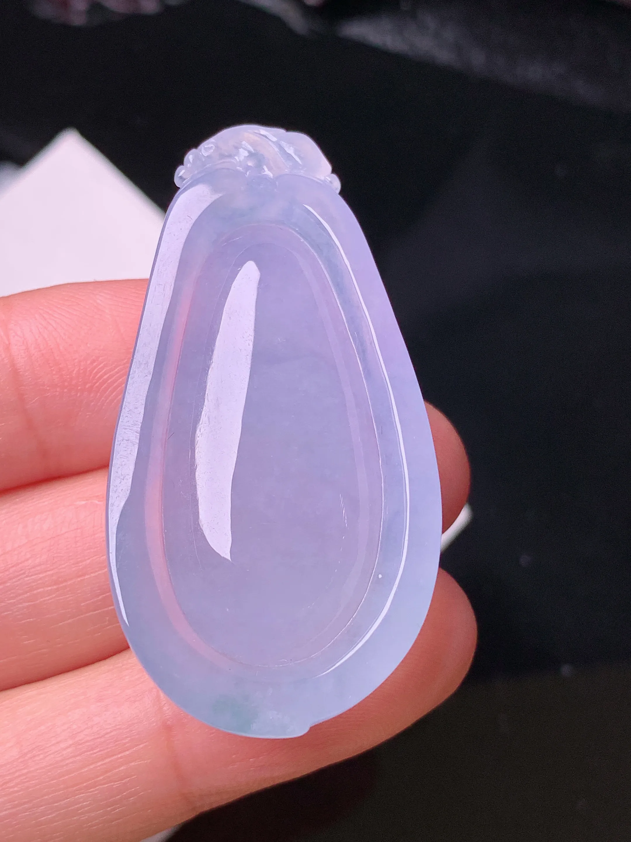 紫罗兰福瓜吊坠 玉质细腻 色泽清新艳丽 整体尺寸46.3*23.6*8.8