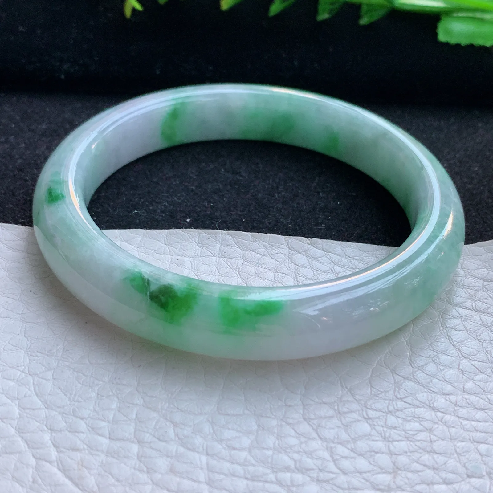 n自然光56*10.8*8.2平安镯 缅甸翡翠a货玉手镯飘绿宽边玉手环 美人镯