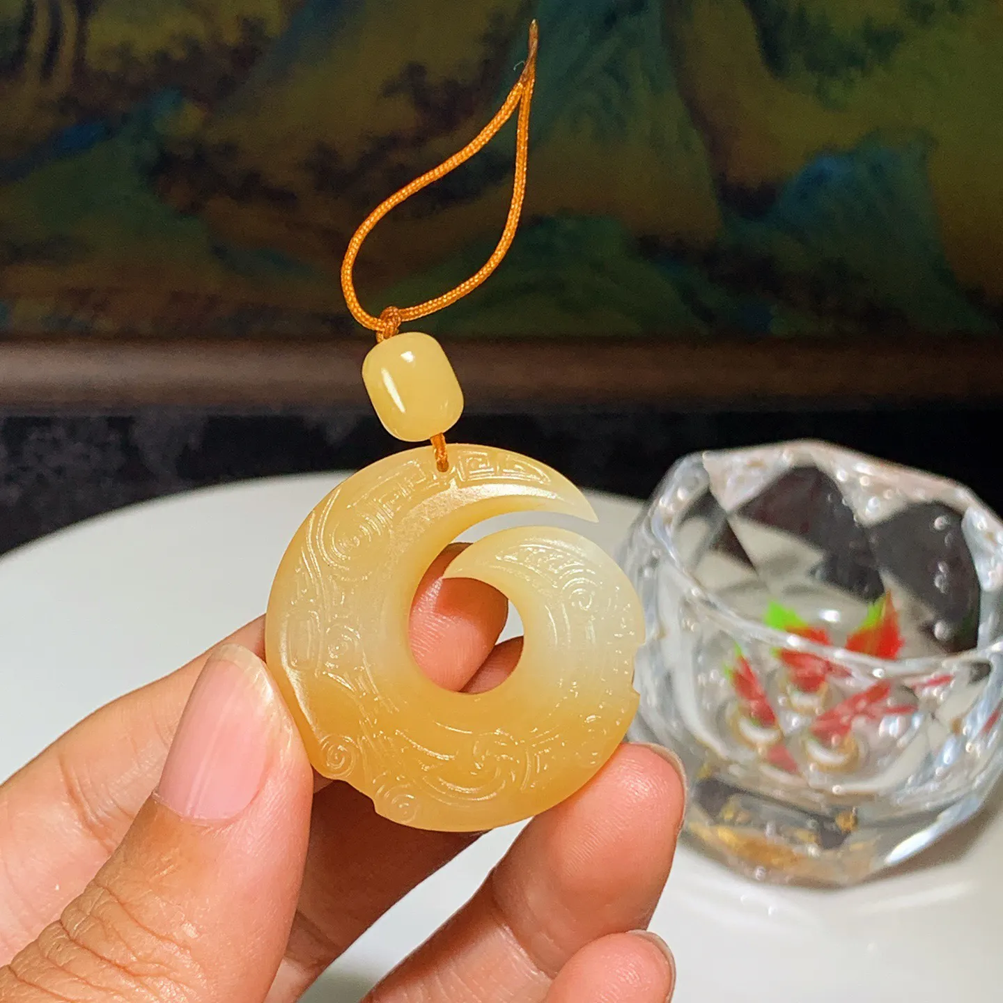 新疆和田玉且末糖时来运转挂件。尺寸32/10重17.2克。玉质细腻油润。手推出油。品相大气。lt251125