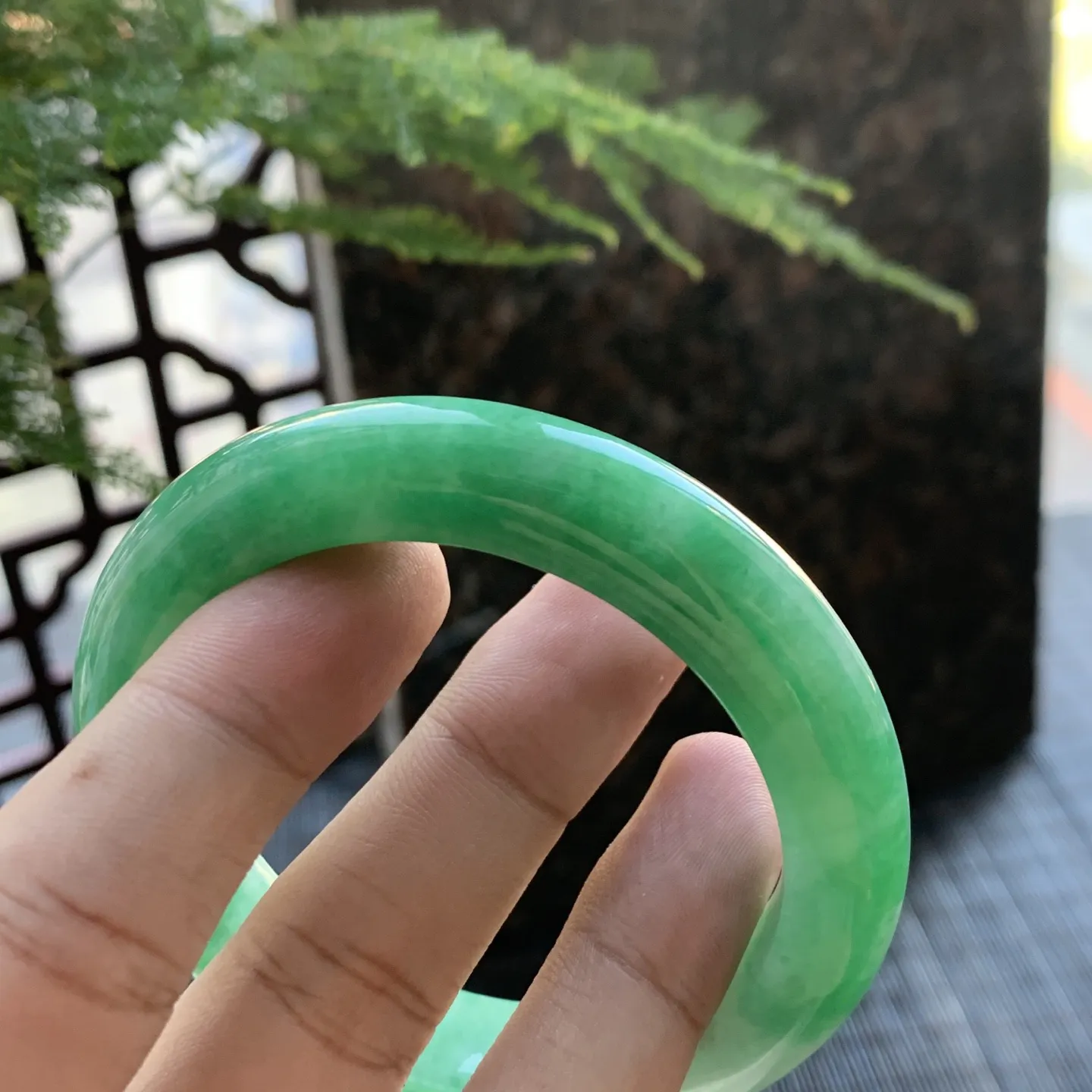 正圈满绿 无瑕 尺寸:54.6/12.1/9.9 满色