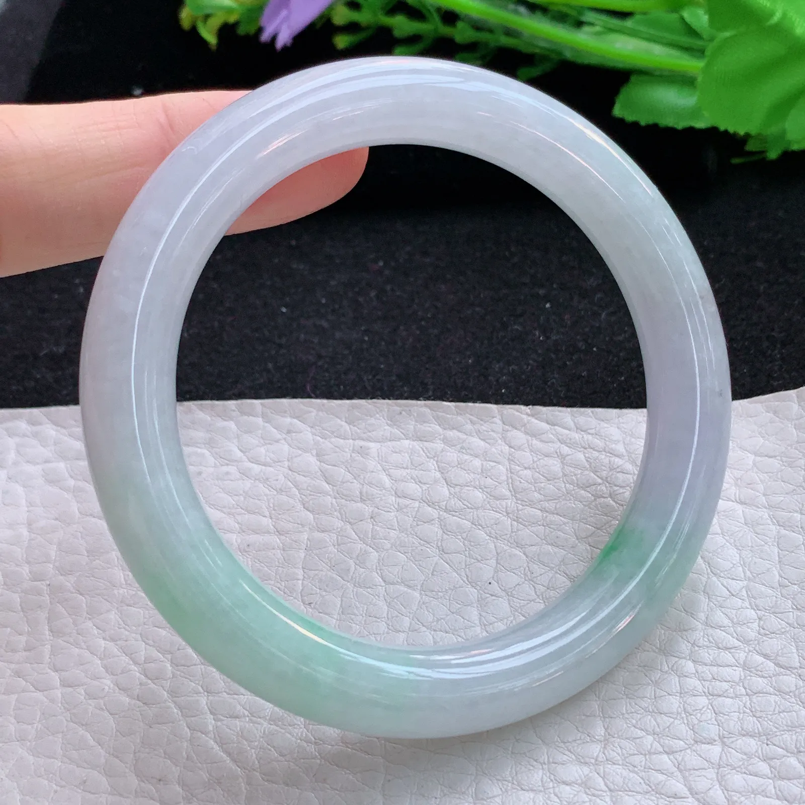 faa自然光55.5*9.8*9.5叮当镯 缅甸翡翠a货玉手镯飘绿圆条玉手环 美人镯