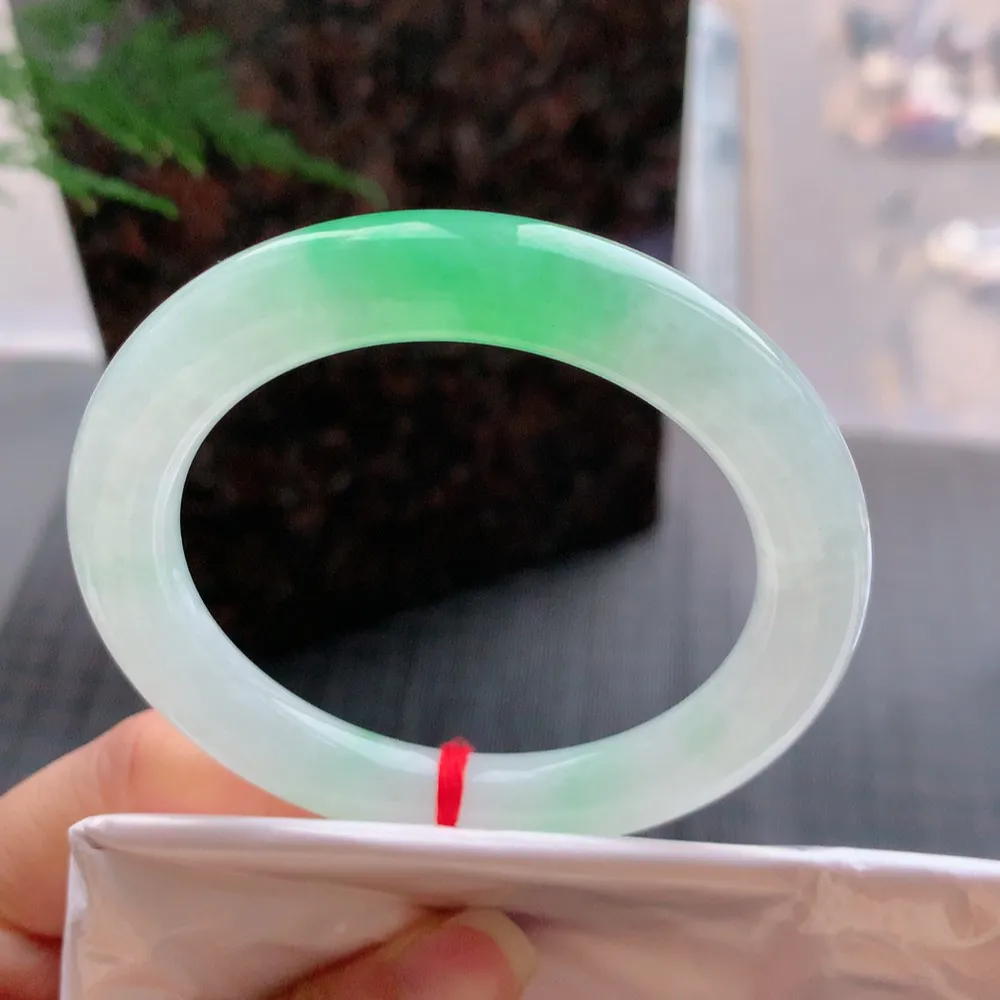 圆条高冰阳绿 微细纹 尺寸:55.1/9.6 种色俱佳