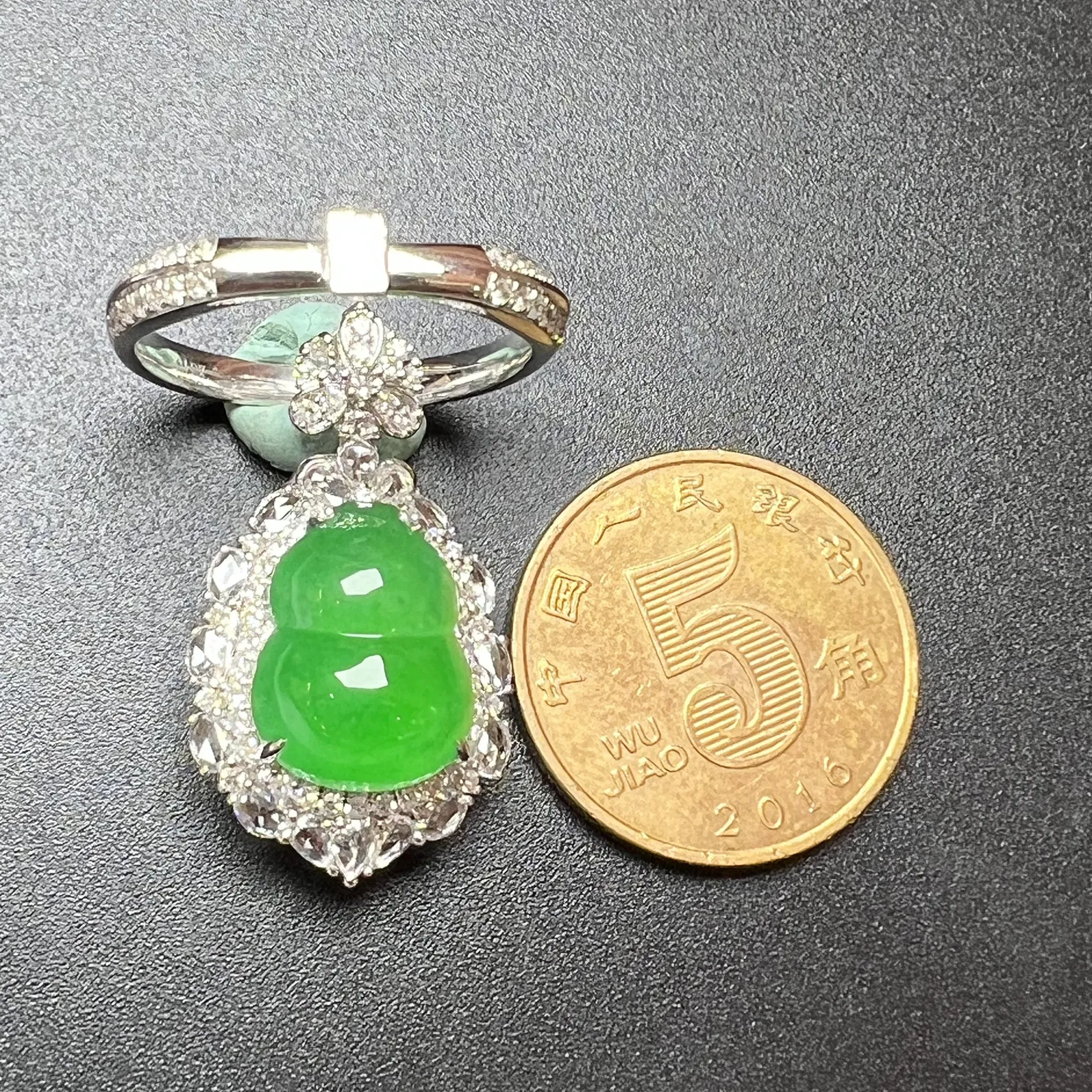 满绿双用款葫芦戒指+坠整体尺寸26.6*15*13.7 裸石尺寸12.6*9.8*5.5