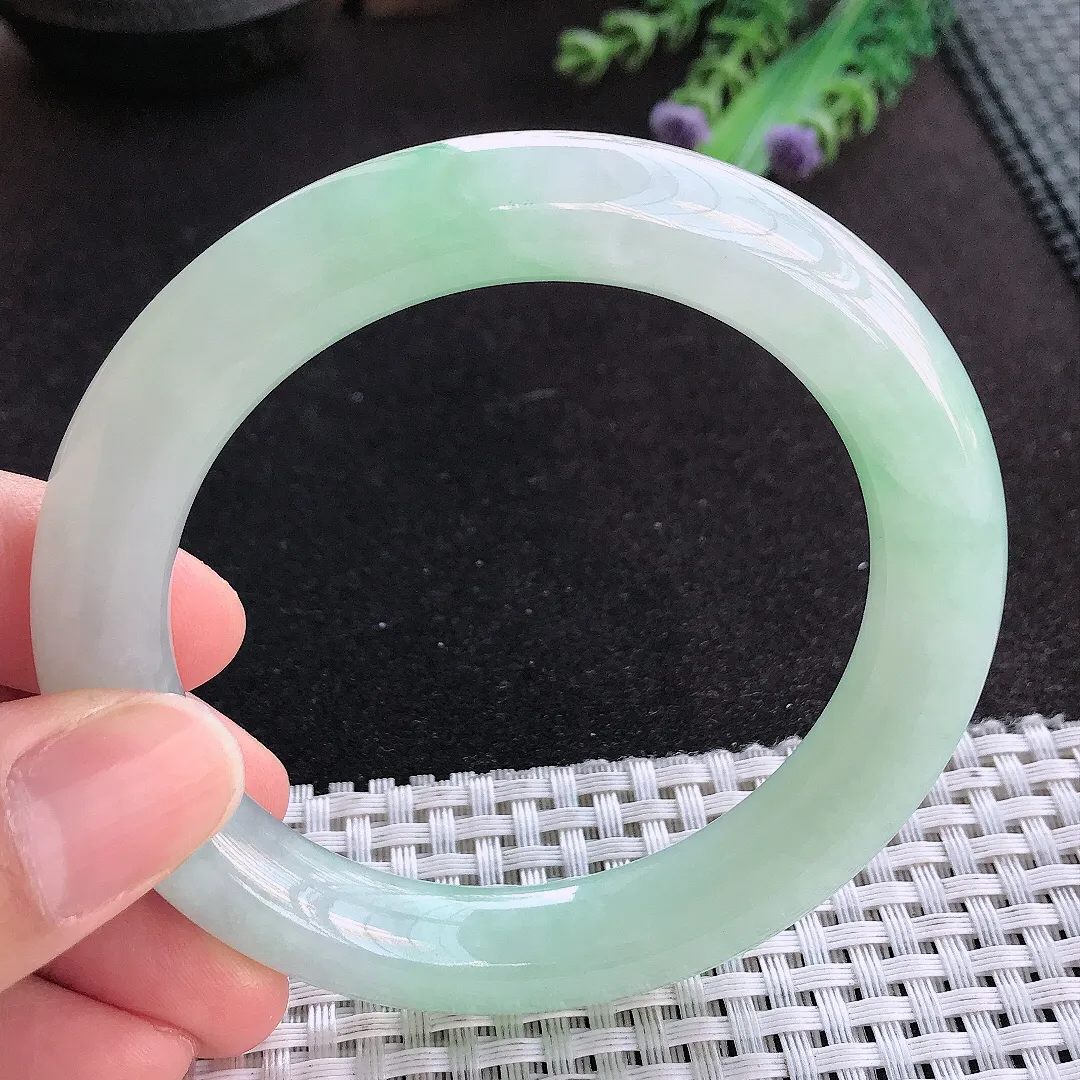 天然a货翡翠57/10.8/10.6老坑冰胶果冻飘绿圆条手镯玉手镯