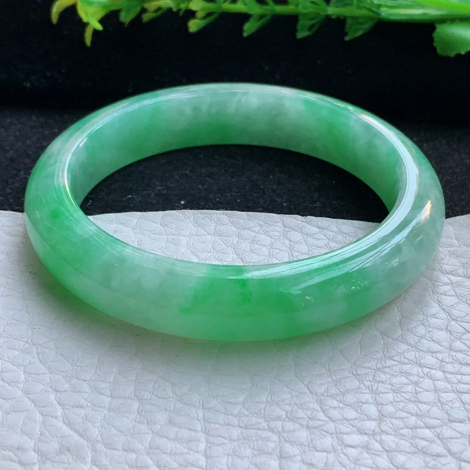ay自然光53.5*11.5*8平安镯 缅甸翡翠a货玉手镯冰绿宽边玉手环
