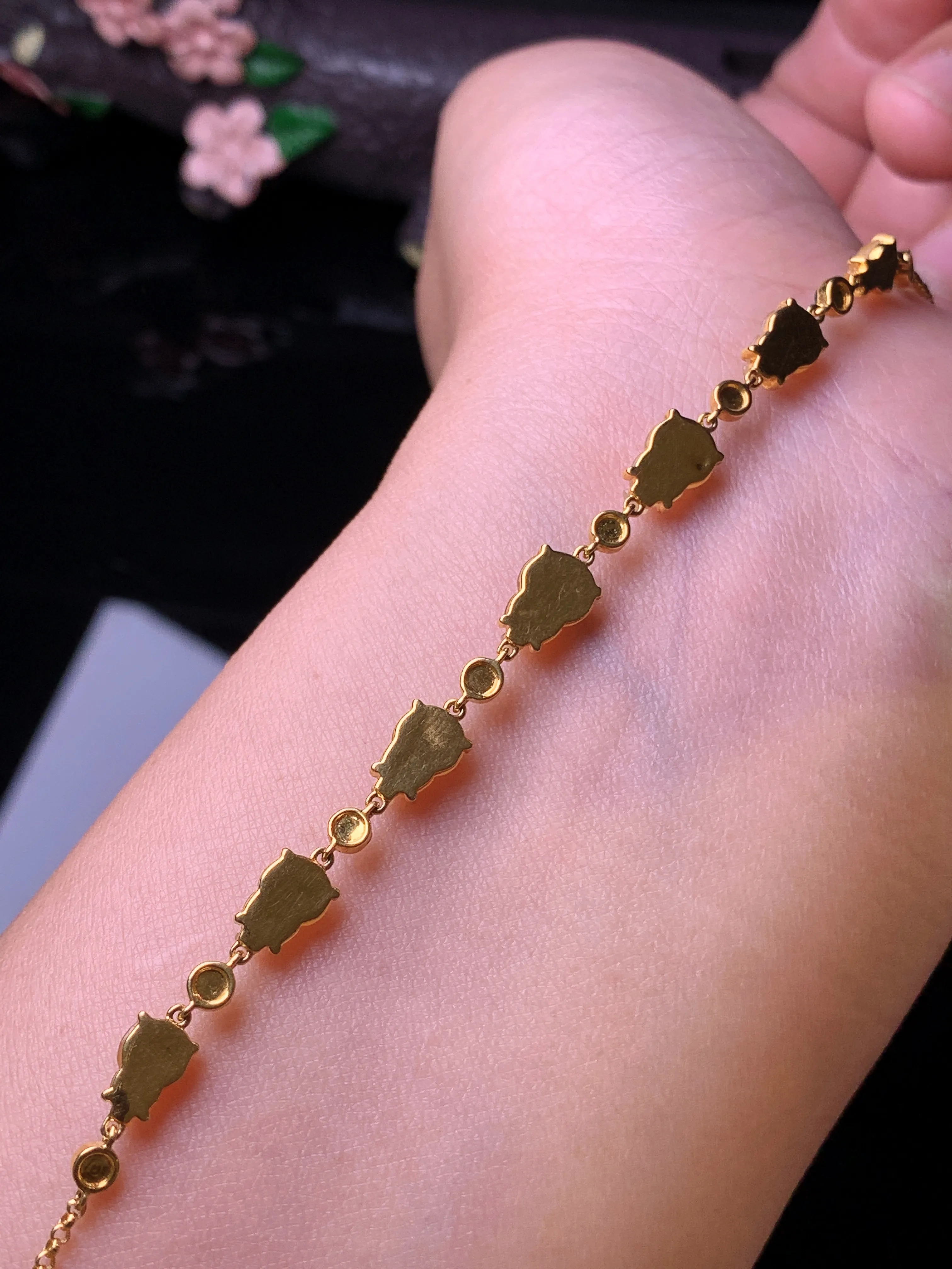 18k金镶嵌黄翡葫芦手链 玉质细腻 色泽艳丽清新 裸石尺寸7.8*5.6*2.5