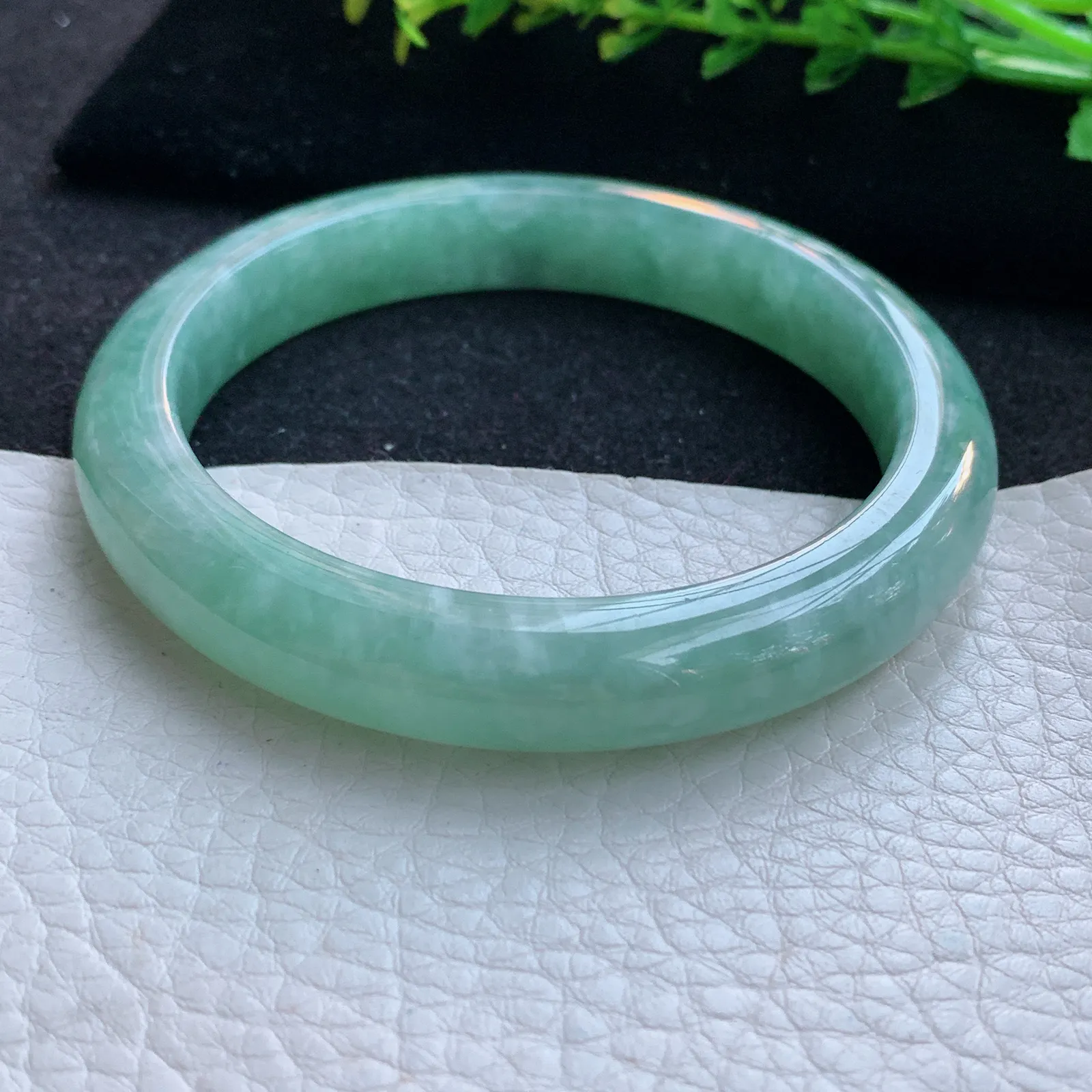 n自然光57*10.5*8.2平安镯 缅甸翡翠a货玉手镯满绿宽边玉手环 美人镯