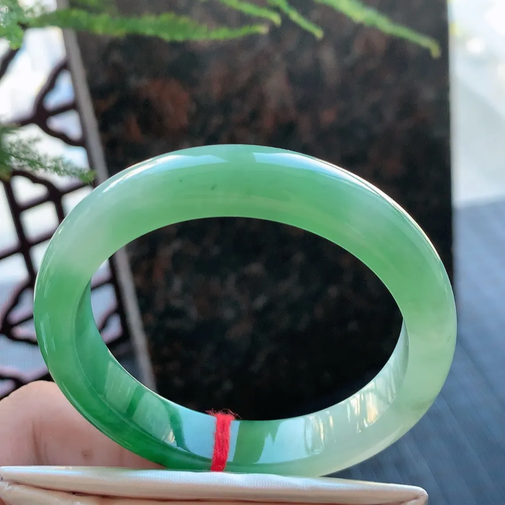 正圈一大节翠绿 无瑕 尺寸:53.5/11.7/7.4 色好