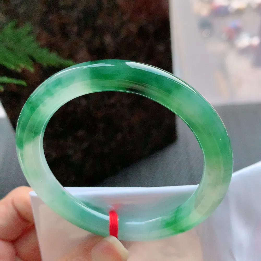 圆条高冰辣绿 无瑕 尺寸:57.5/8.6/9.2 种色兼备