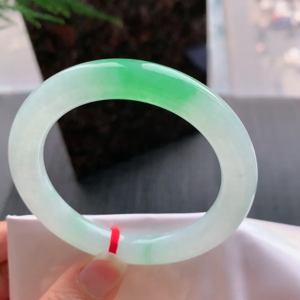 圆条高冰阳绿 微细纹 尺寸:55.1/9.6 种色俱佳