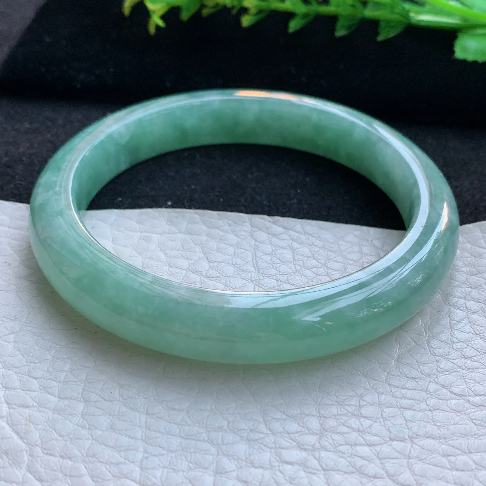 n自然光57*10.5*8.2平安镯 缅甸翡翠a货玉手镯满绿宽边玉手环 美人镯