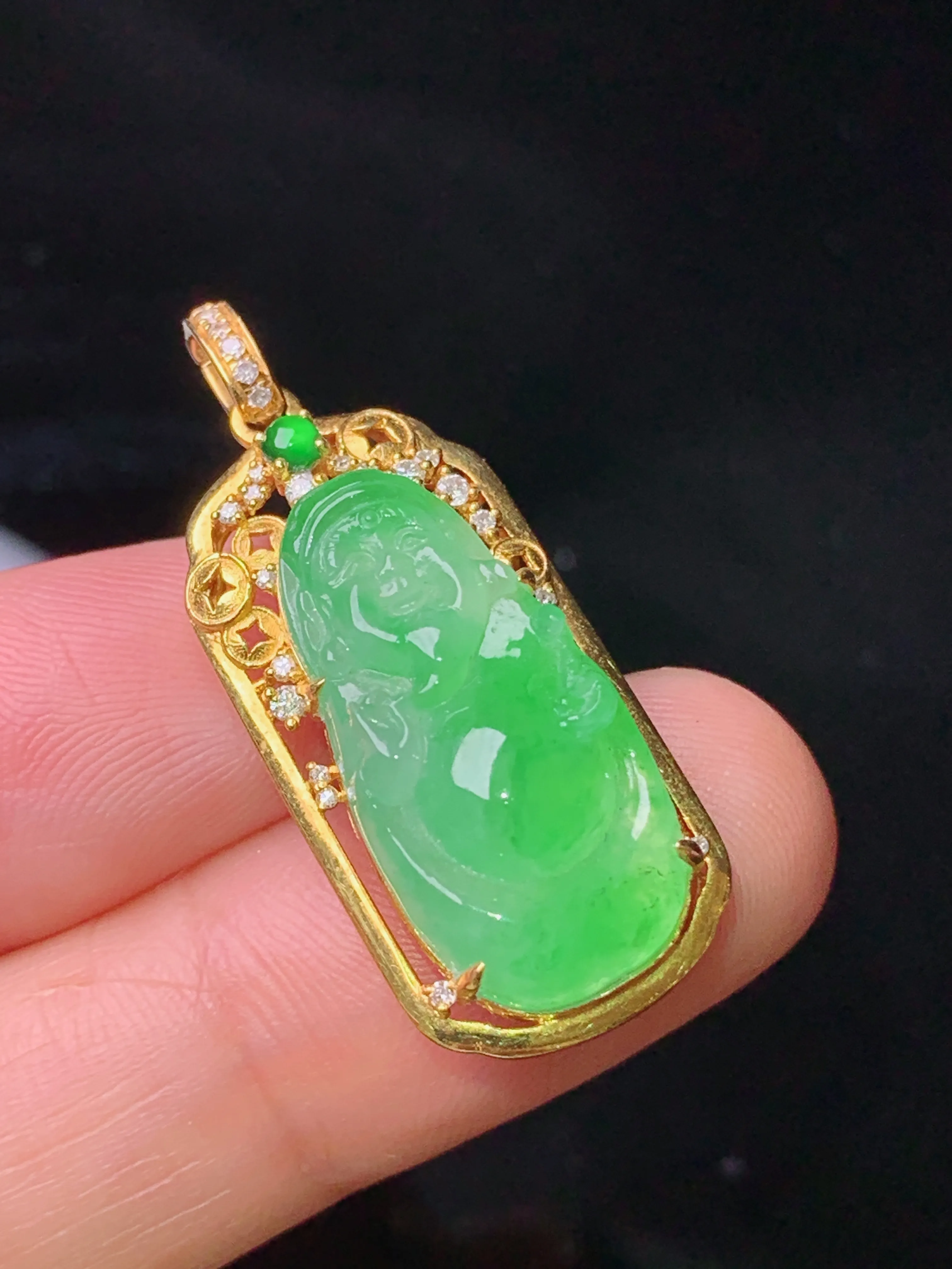 18k金钻镶嵌翠绿财神吊坠 玉质细腻 色泽清新艳丽 整体尺寸32.5*13.3*8.2